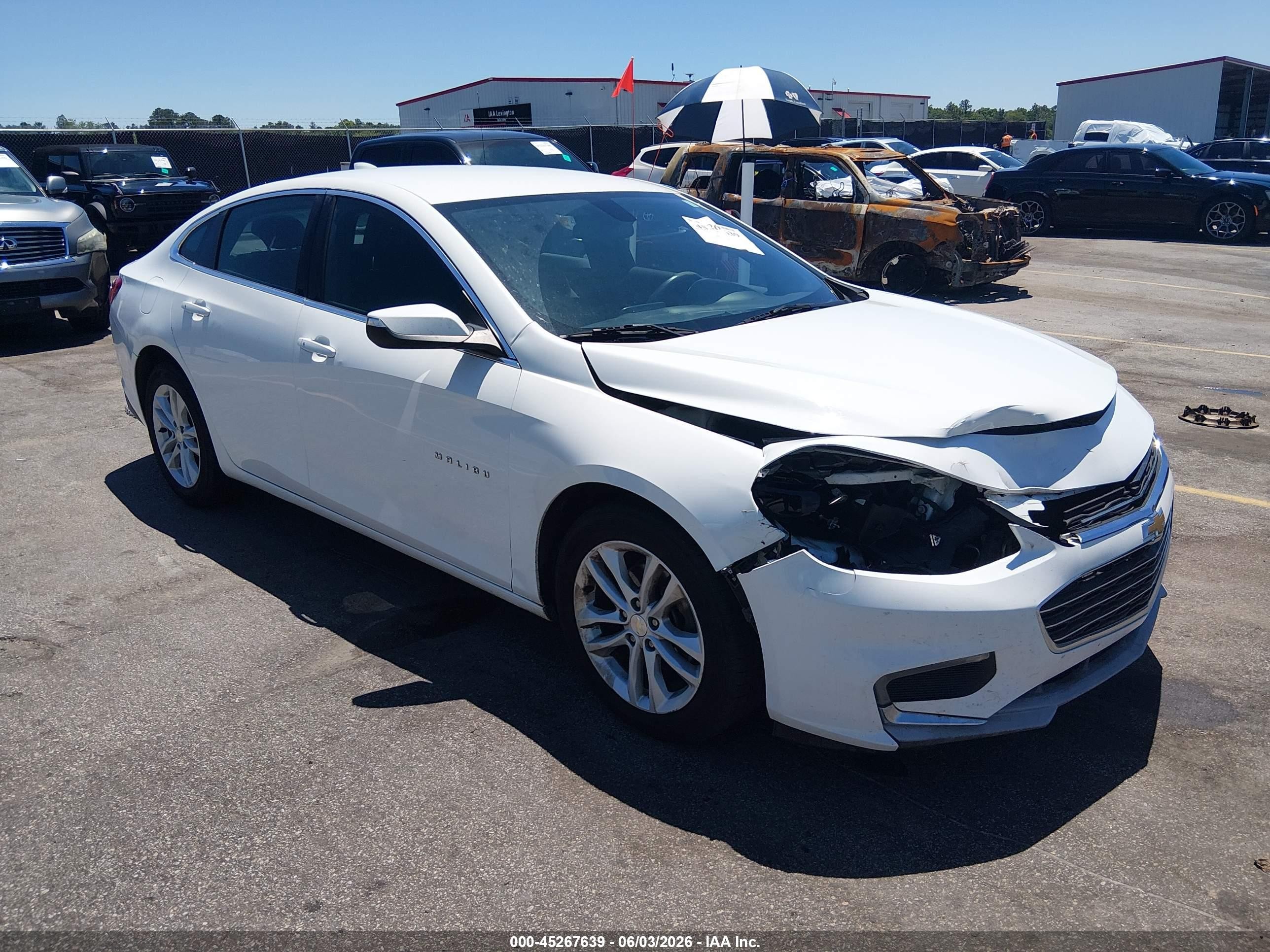 2018 Chevrolet Malibu LT, VIN 1G1ZD5ST7JF139128 — Front end
