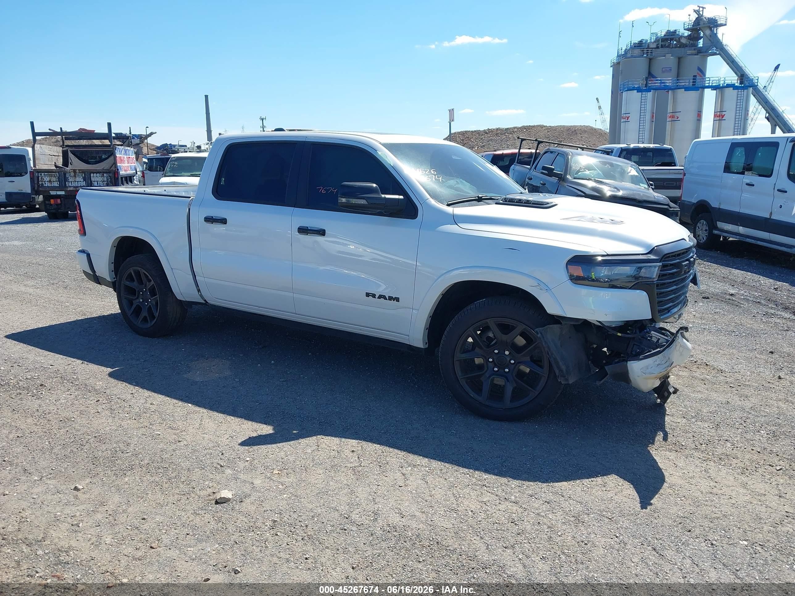 2025 Ram 1500 Laramie, VIN 1C6SRFJP2SN743219 — Перед