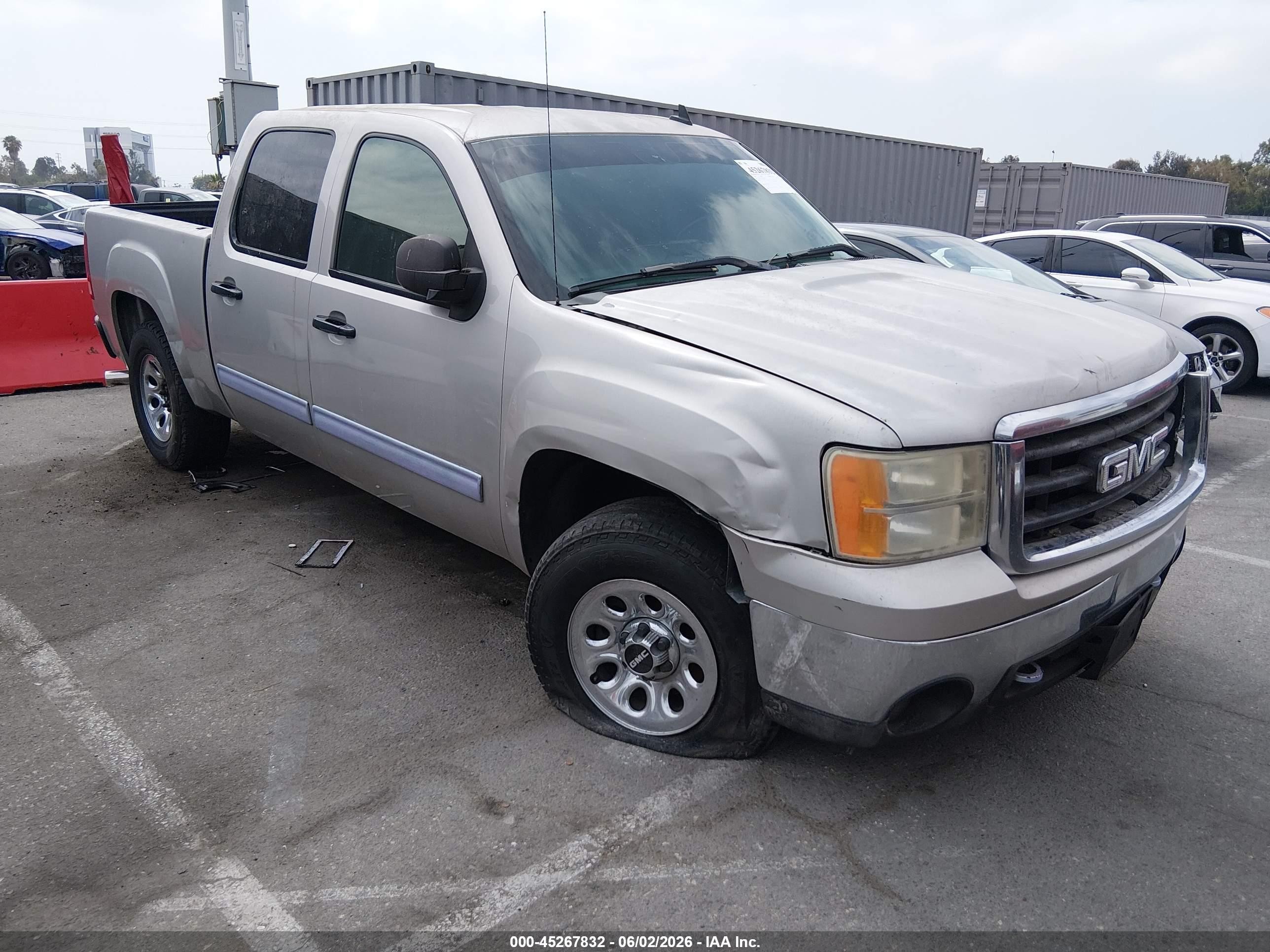 2007 GMC Sierra 1500 Work Truck, VIN 2GTEC13C771555020 — Normal wear
