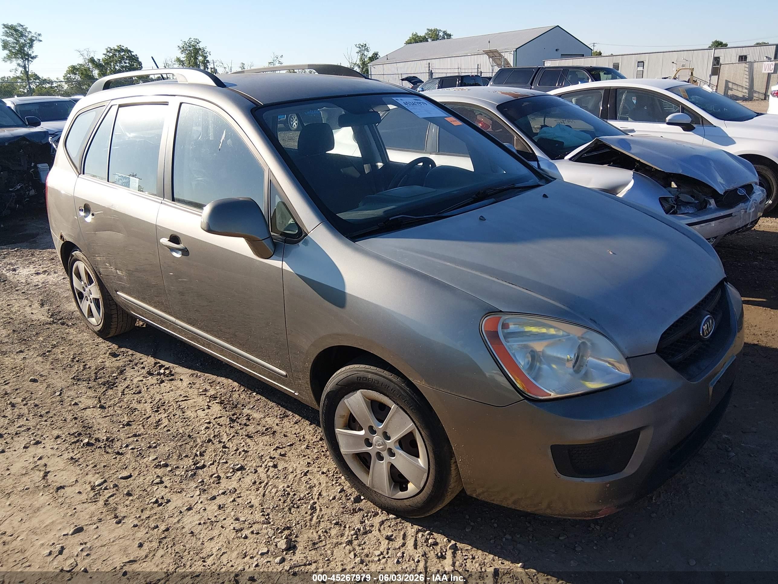 2009 Kia Rondo LX, VIN KNAFG528897255437 — Normal wear