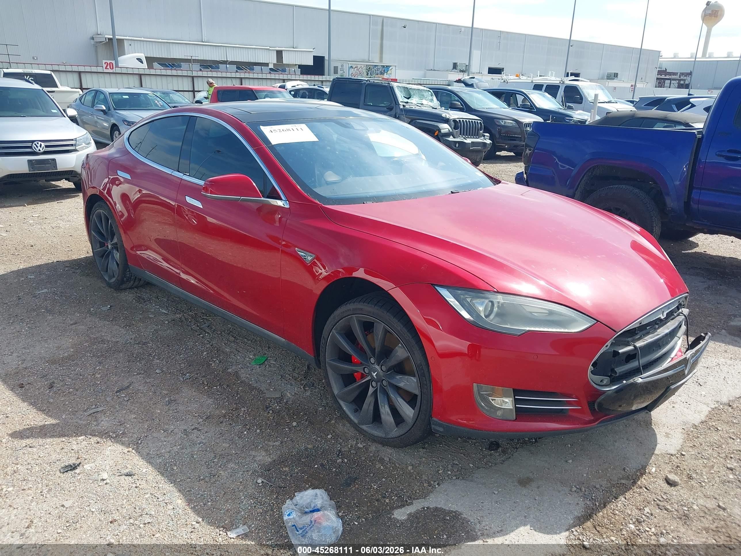 2016 Tesla Model S 90D, VIN 5YJSA1E43GF129238 — Front end