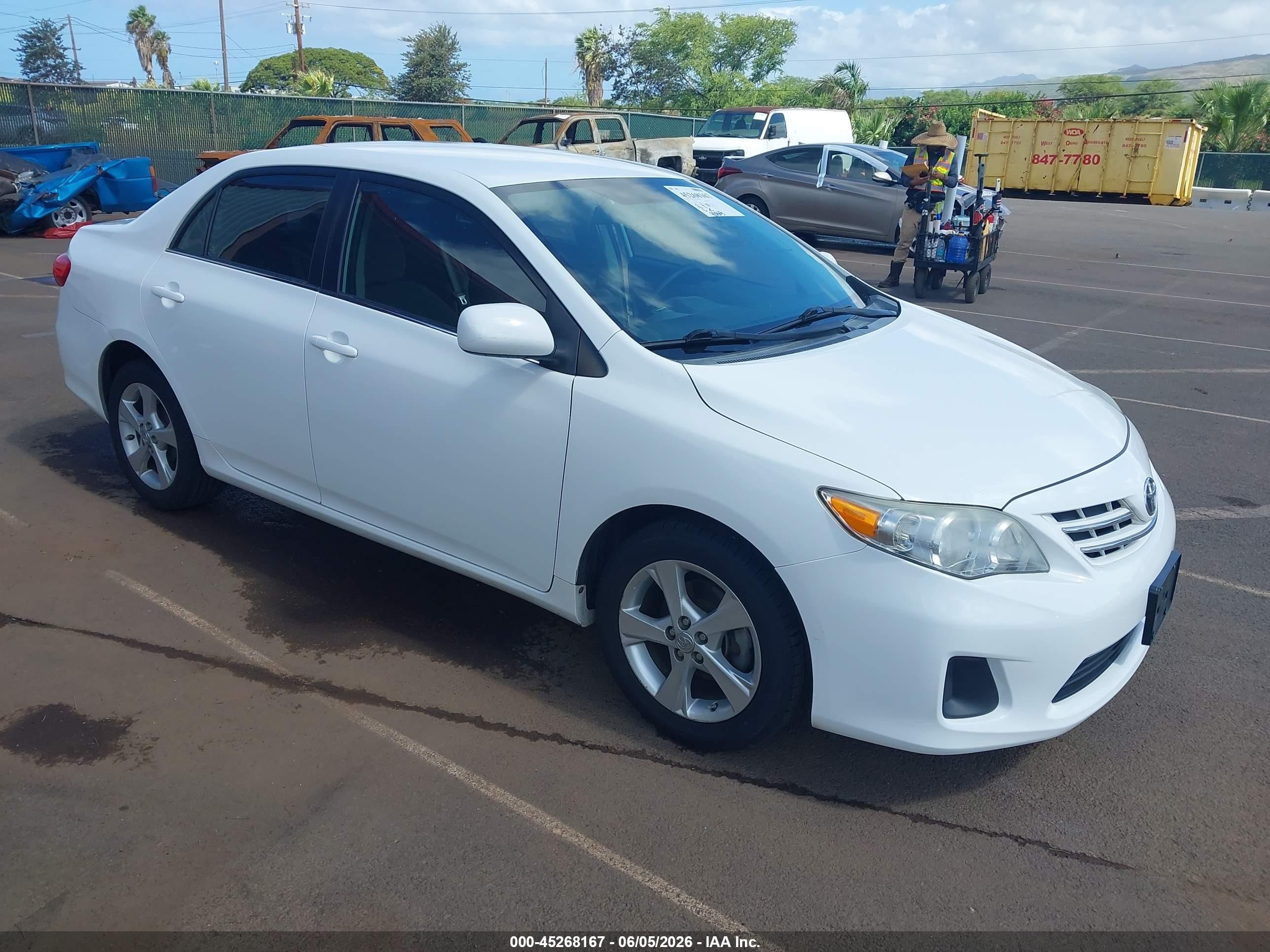 2013 Toyota Corolla S, VIN 2T1BU4EEXDC977005 — Side