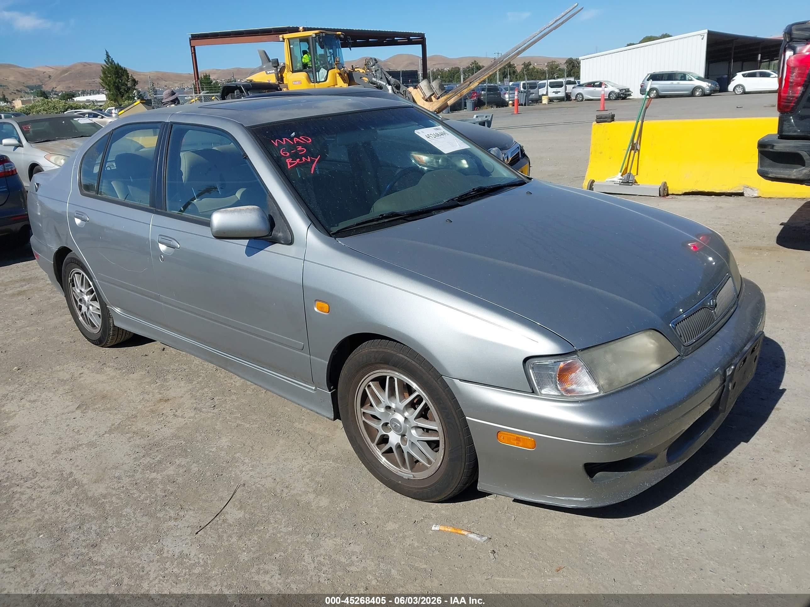 2000 Infiniti G20 Luxury, VIN JNKCP11A4YT302227 — Normal wear