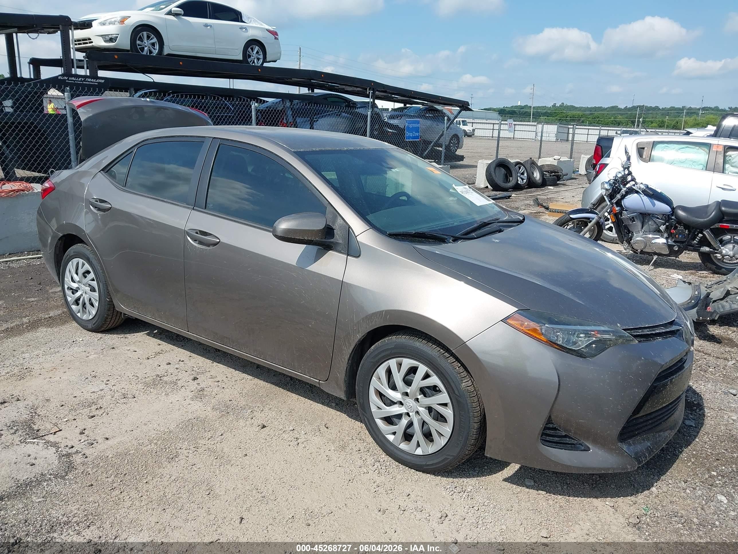 2018 Toyota Corolla XLE, VIN 2T1BURHE1JC029788 — Rear end