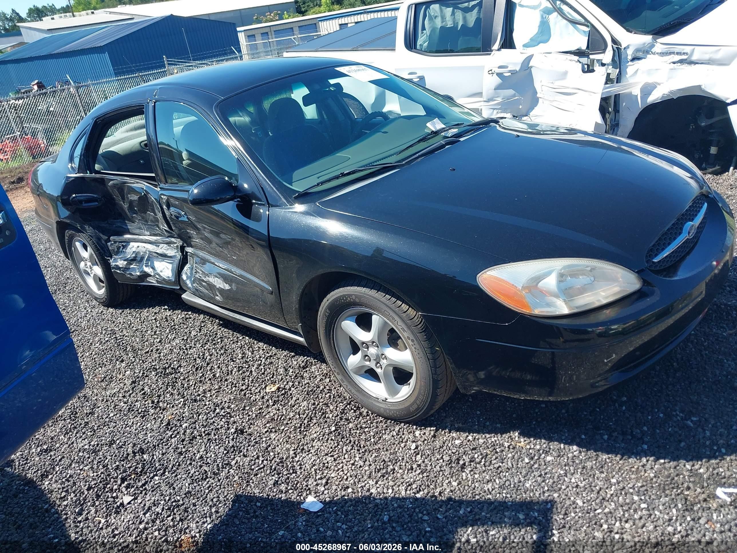 2000 Ford Taurus SES, VIN 1FAFP55U6YG292728 — Side