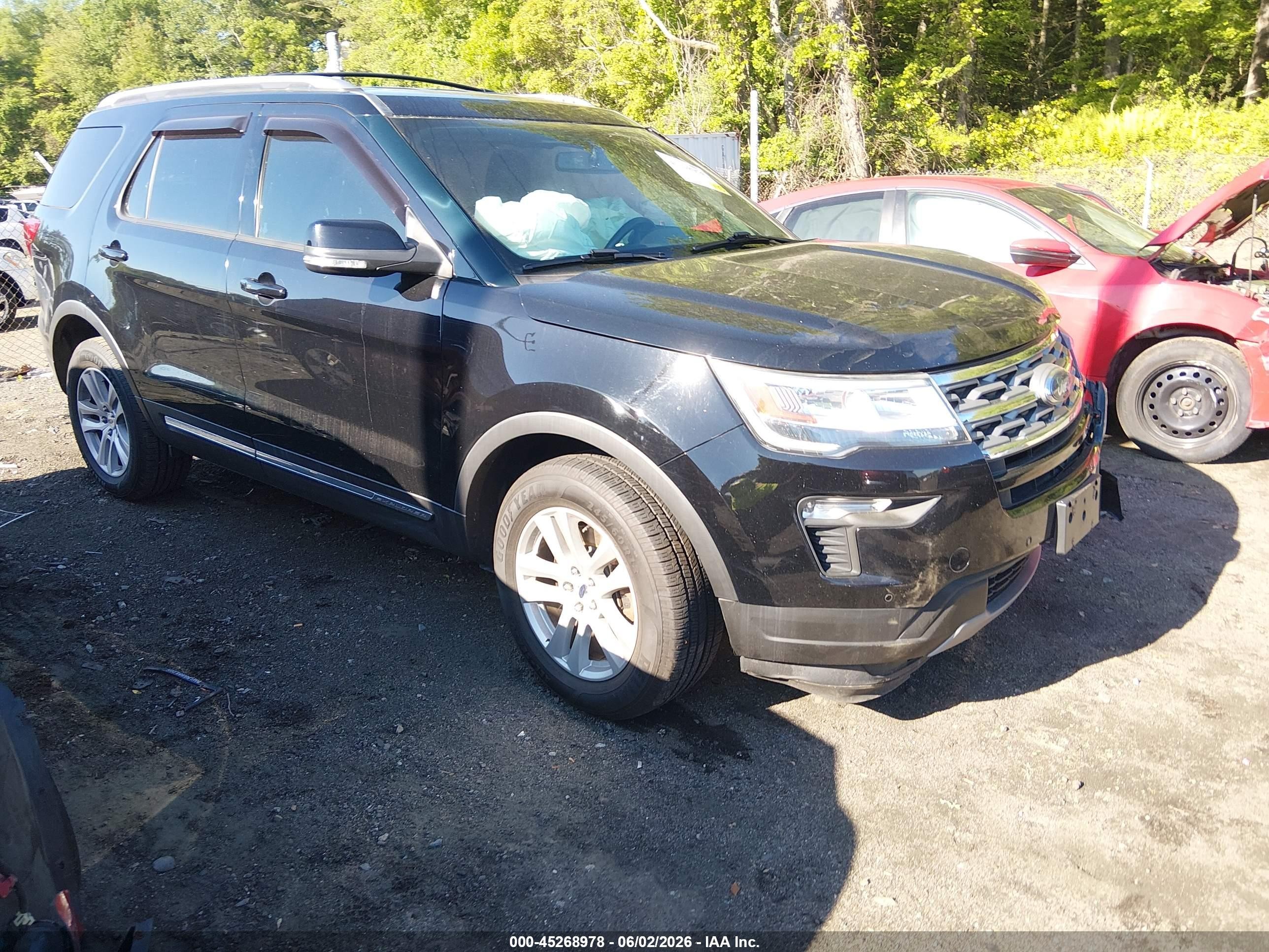 2018 Ford Explorer XLT, VIN 1FM5K8D85JGB53427 — Перед
