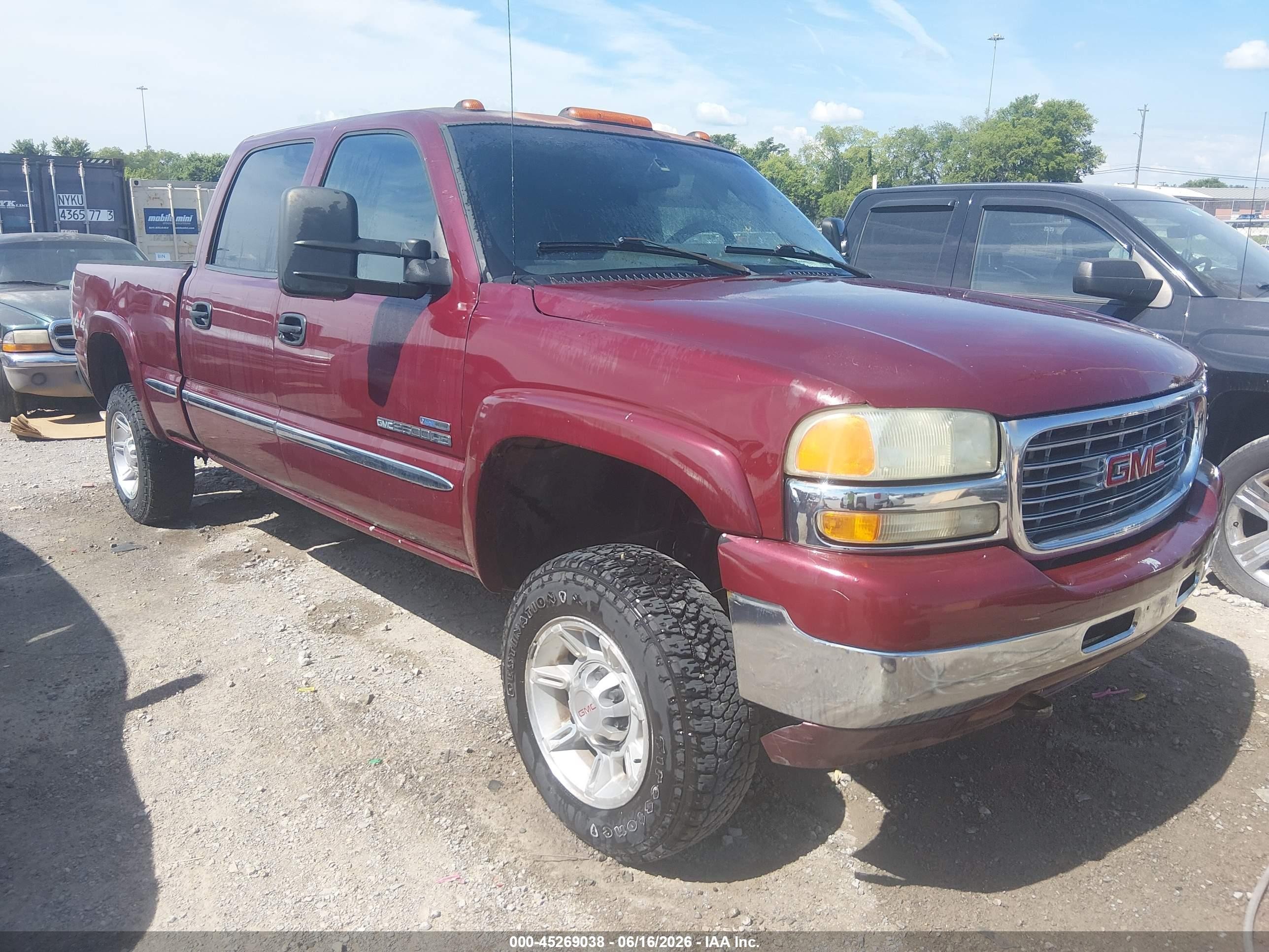 2002 GMC Sierra 2500HD, VIN 1GTHK23182F234867 — Normal wear