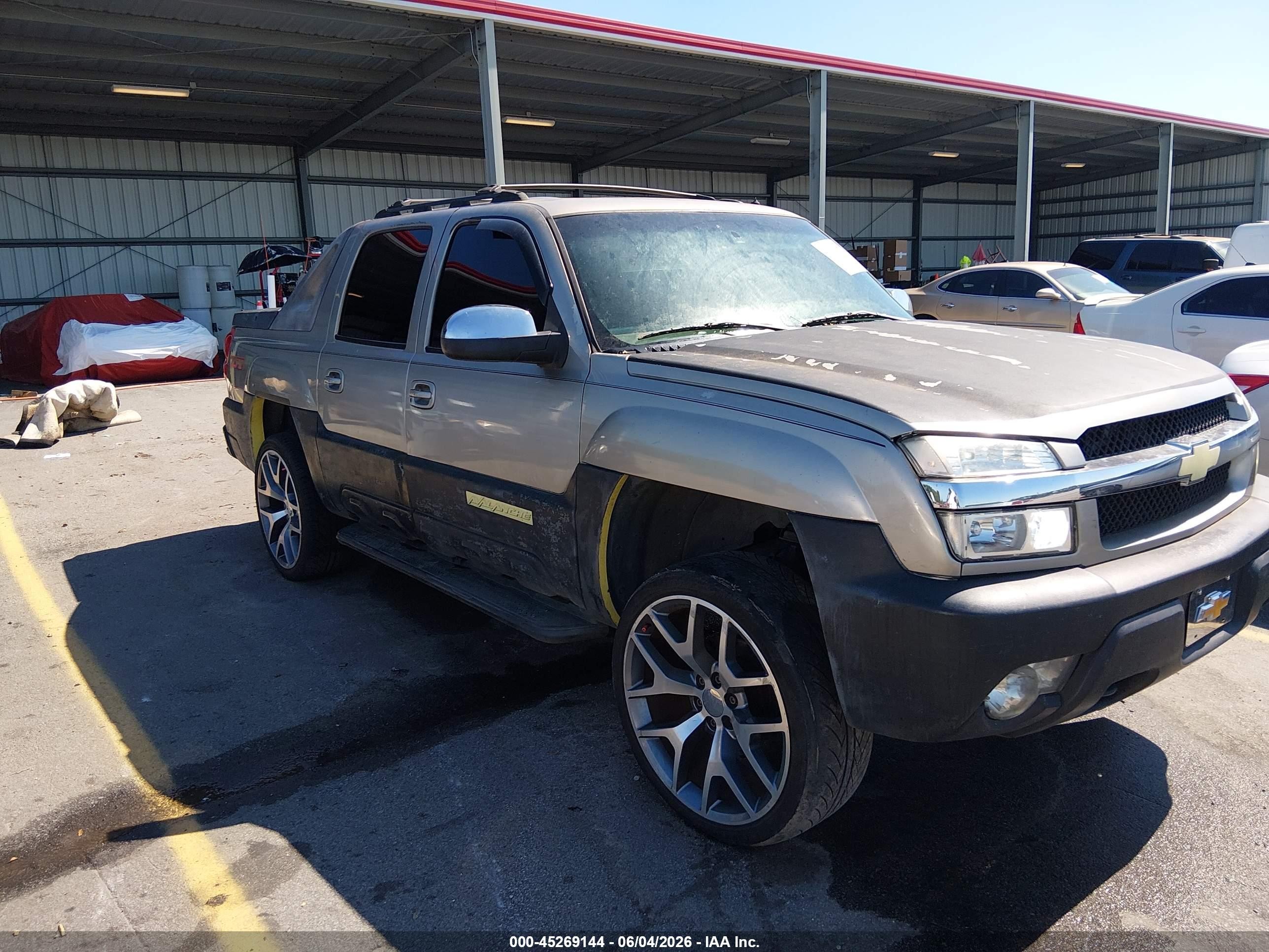 2002 Chevrolet Avalanche, VIN 3GNEK13T82G127631 — Front end