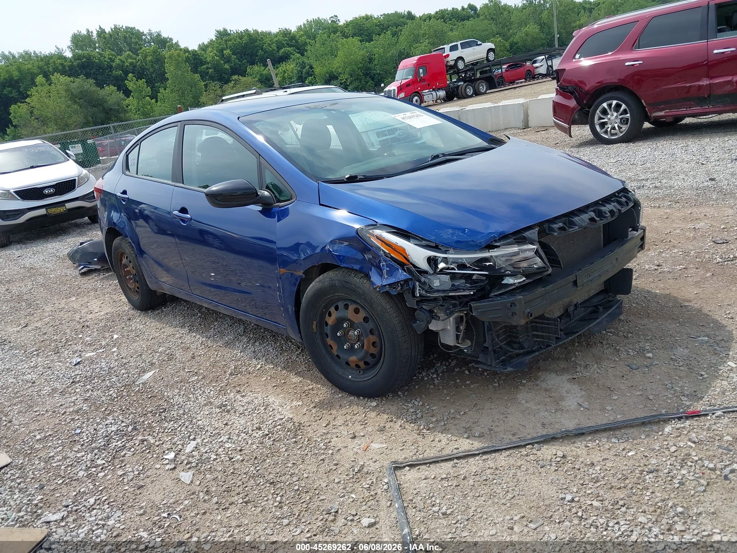 2017 Kia Forte LX, VIN 3KPFK4A7XHE159019 — Front end