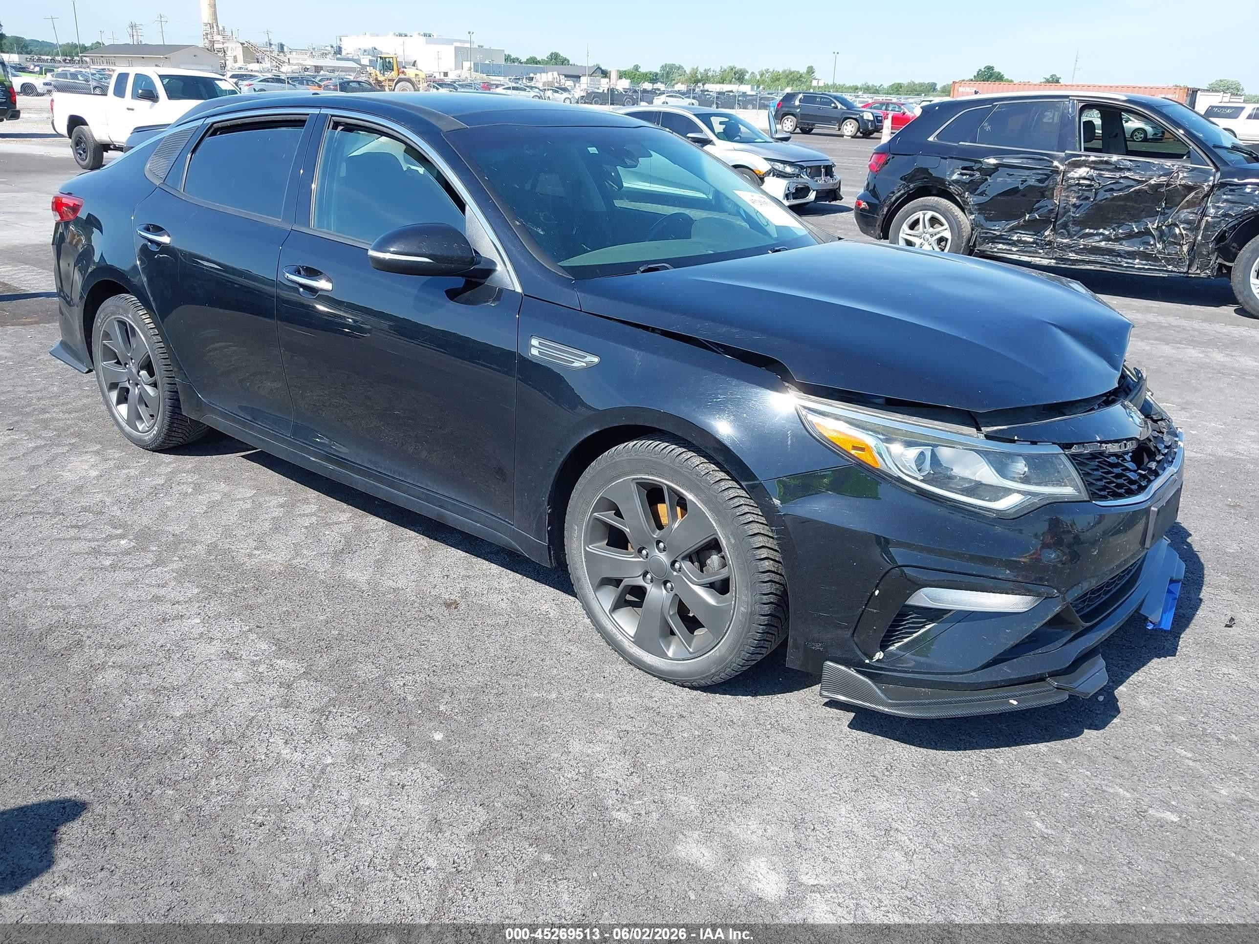 2019 Kia Optima S, VIN 5XXGT4L33KG368354 — Front end