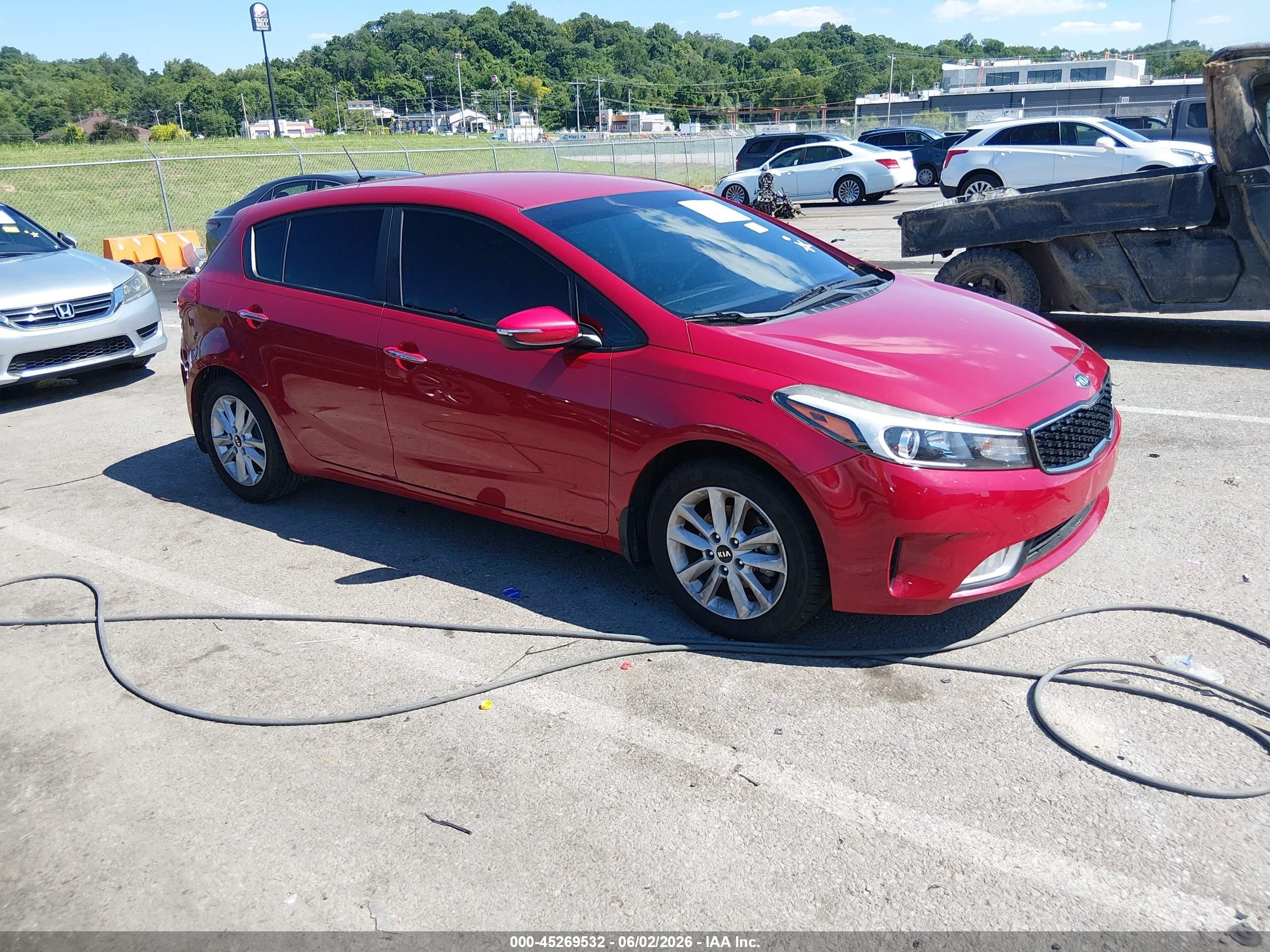 2017 Kia Forte LX, VIN KNAFK5A81H5688818 — Крыша