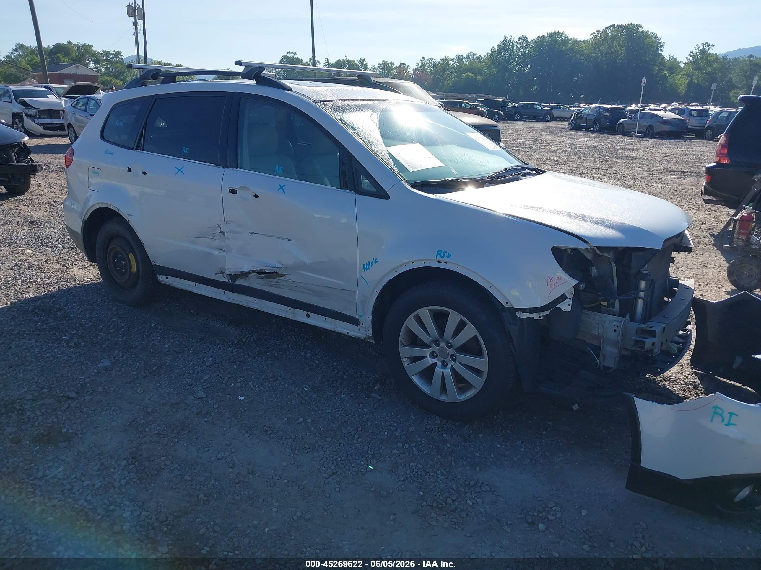 2013 Subaru Tribeca Limited, VIN 4S4WX9HDXD4401499 — Front end