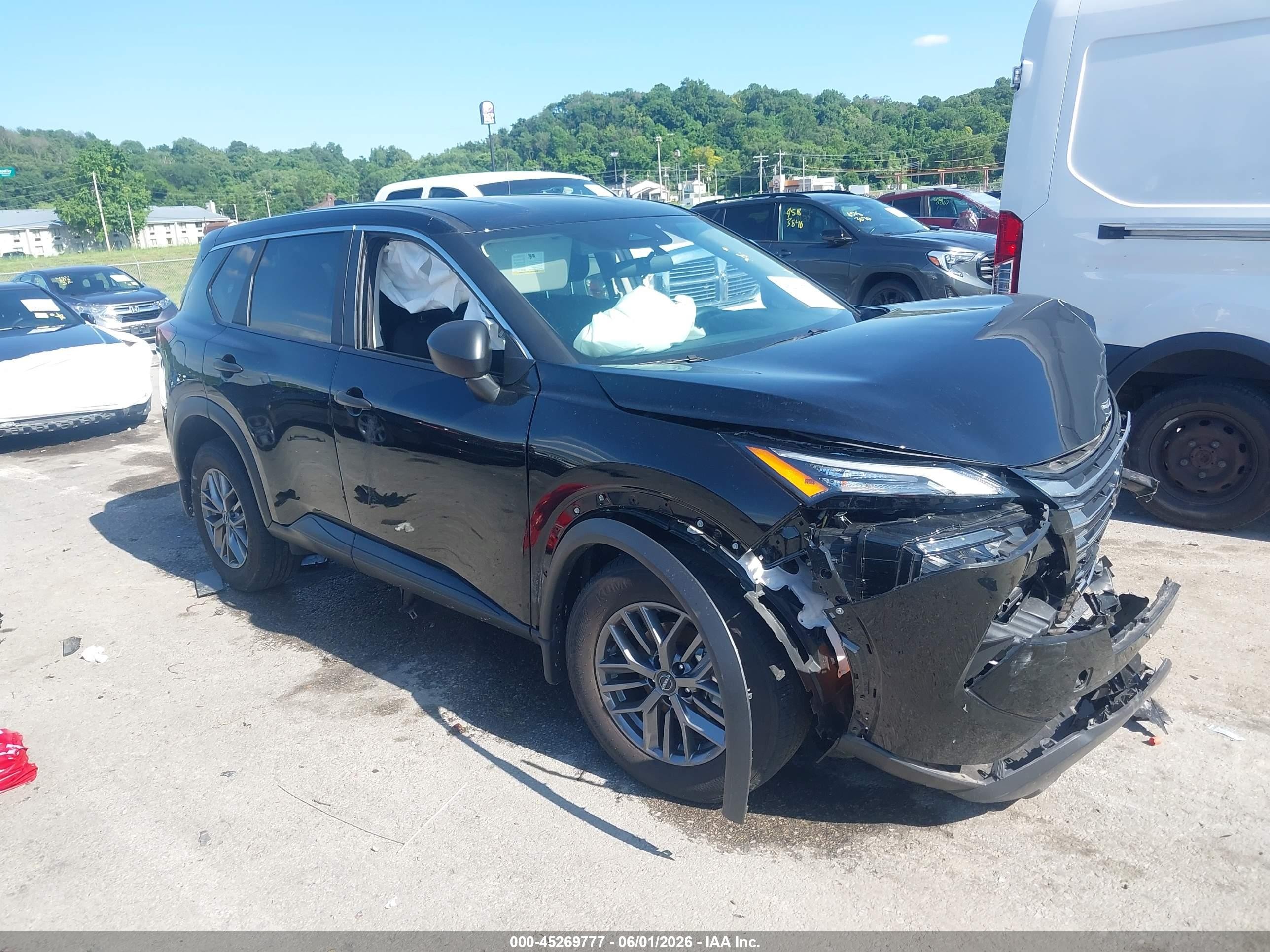 2025 Nissan Rogue S, VIN 5N1BT3AB6SC829315 — Перед