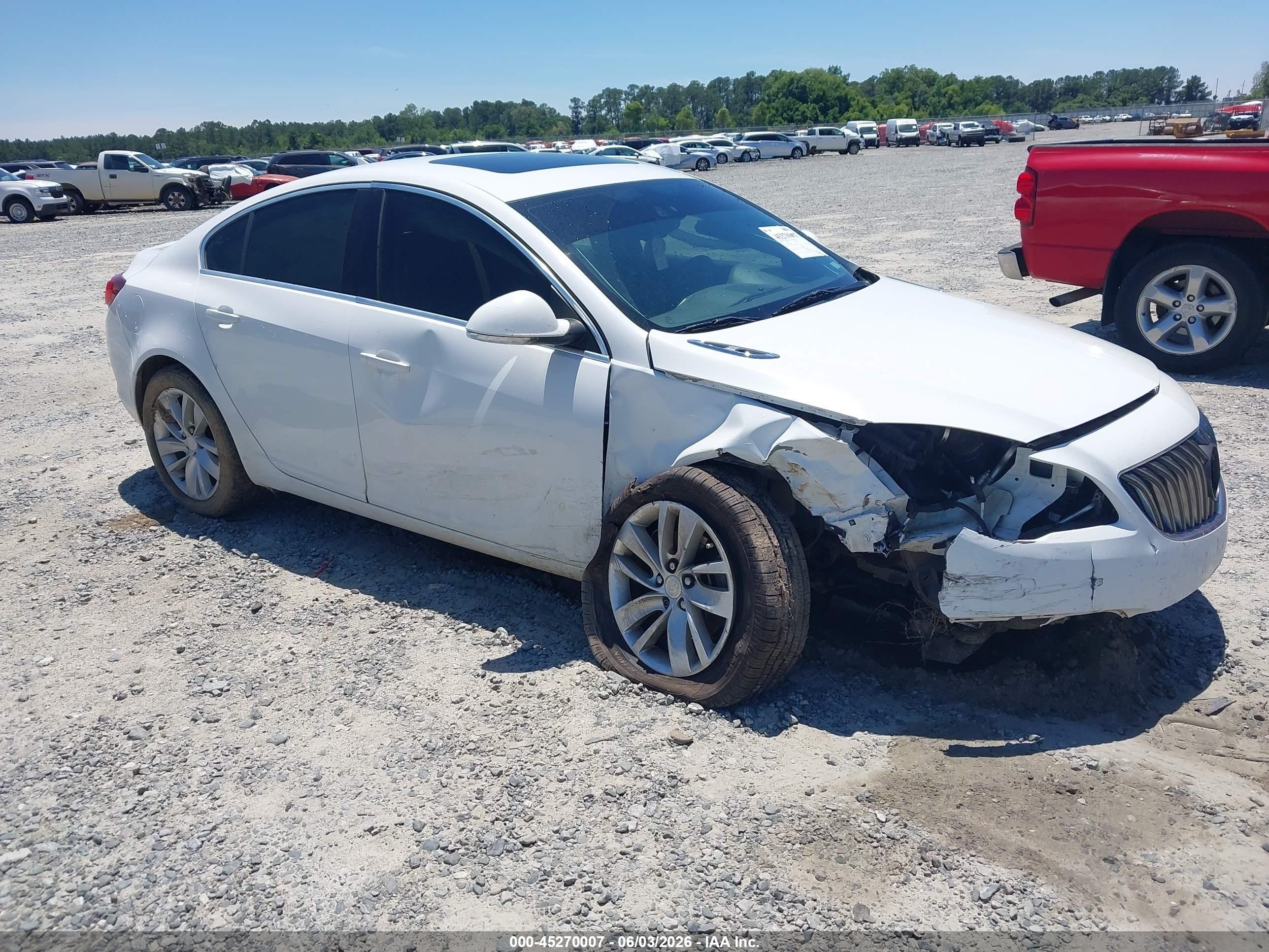 2014 Buick Regal, VIN 2G4GK5EX7E9268046 — Front end