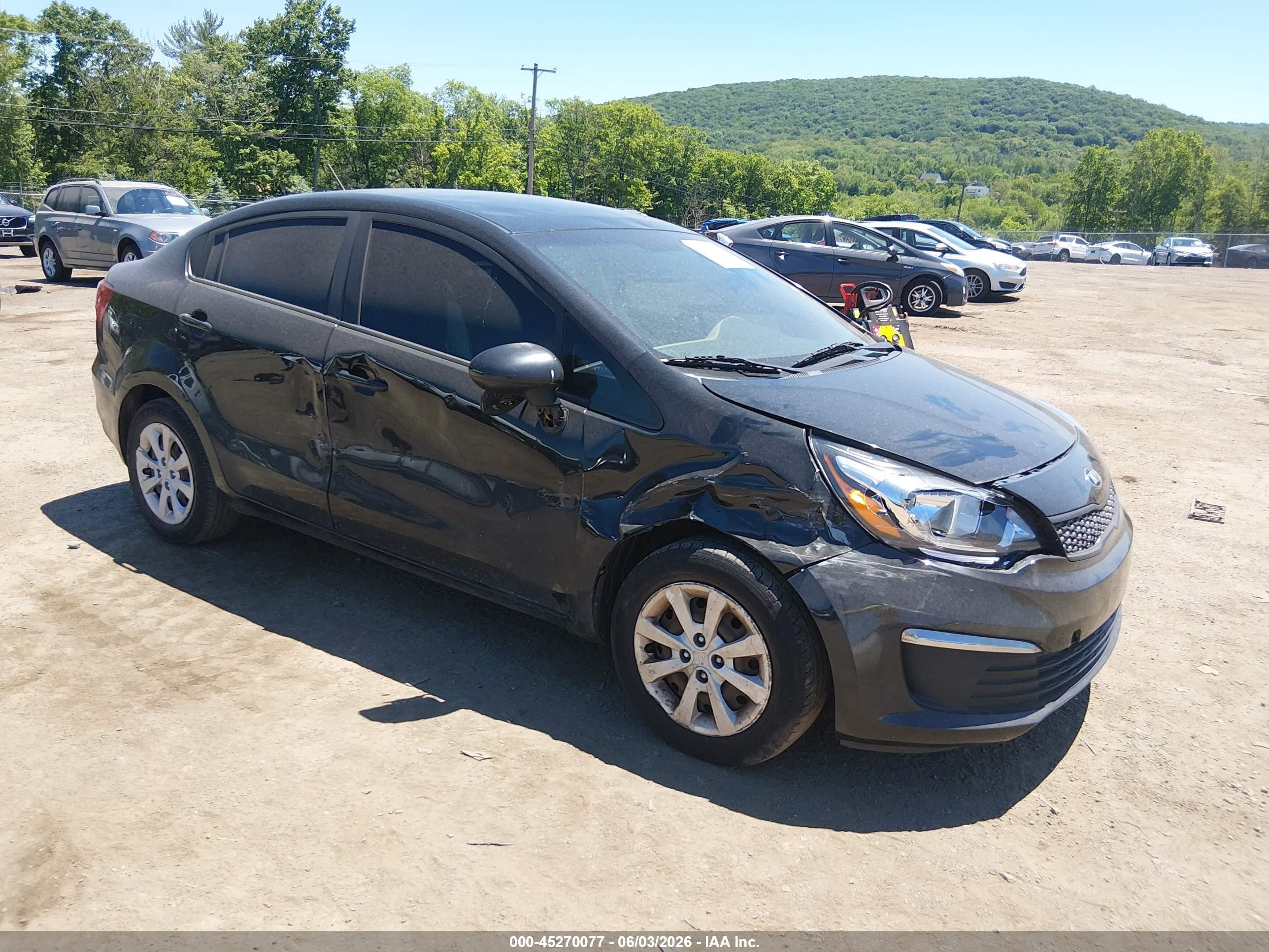 2017 Kia Rio LX, VIN KNADM4A35H6105242 — Бок