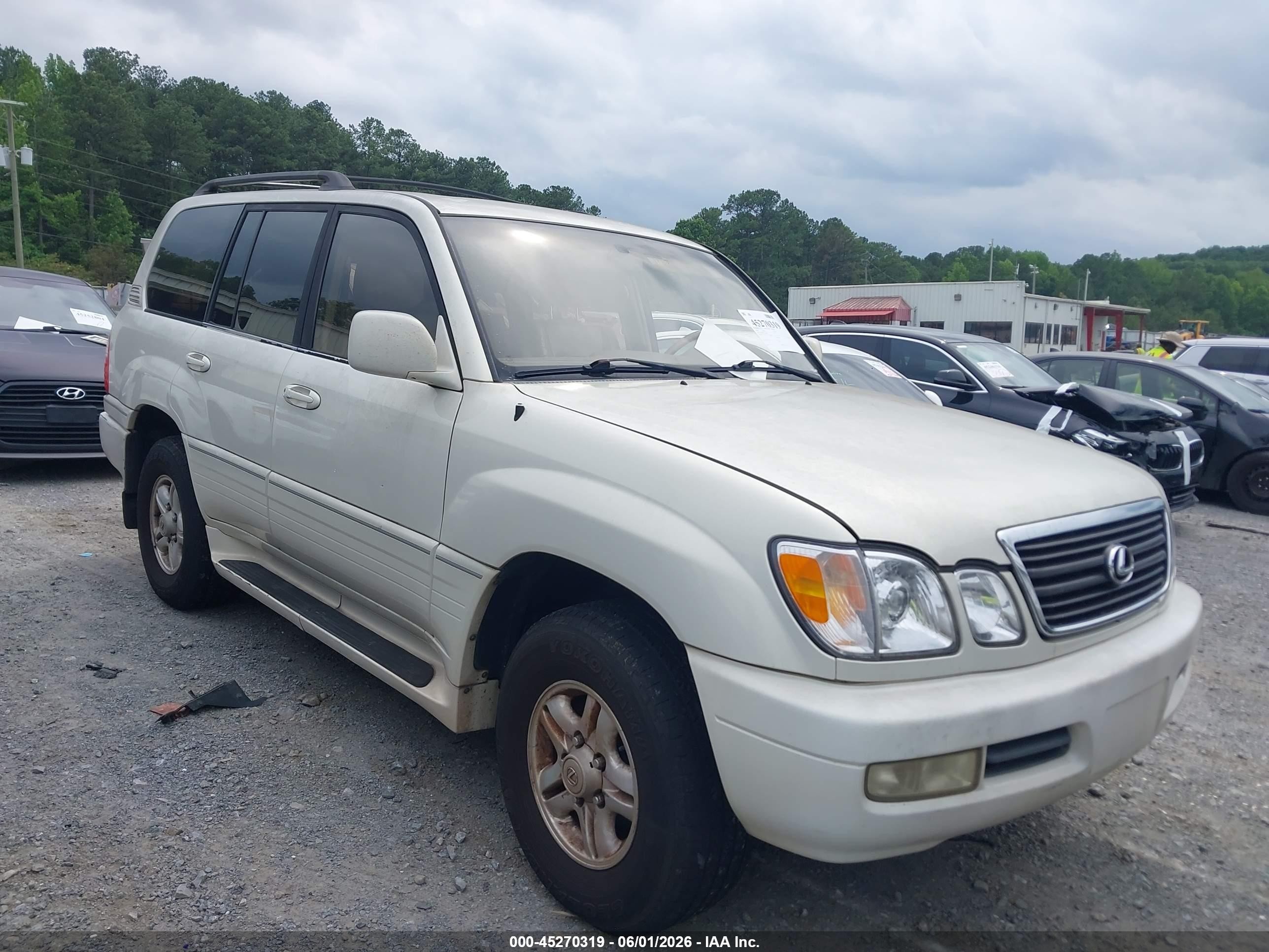 2000 Lexus LX 470, VIN JT6HT00W5Y0093826 — Normal wear