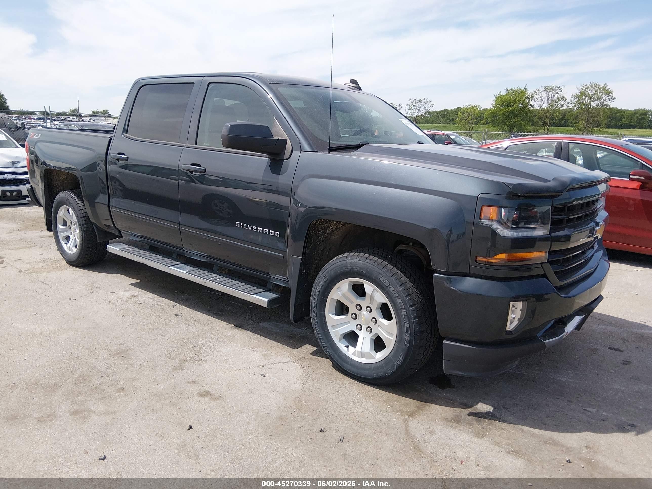 2018 Chevrolet Silverado 1500 LT, VIN 3GCUKREC5JG256053 — Side