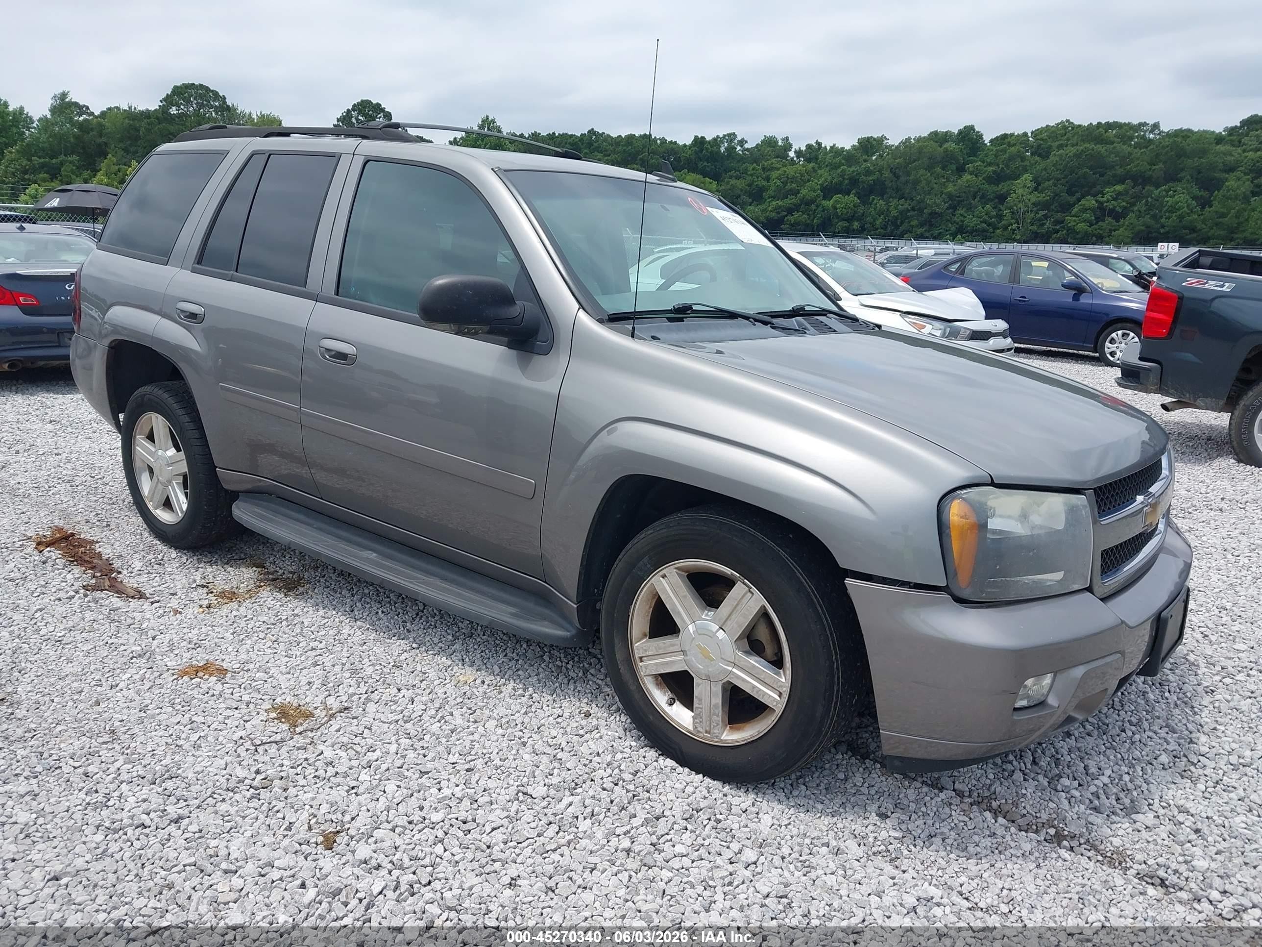 2008 Chevrolet TrailBlazer 2LT, VIN 1GNDT13S482237433 — Front end