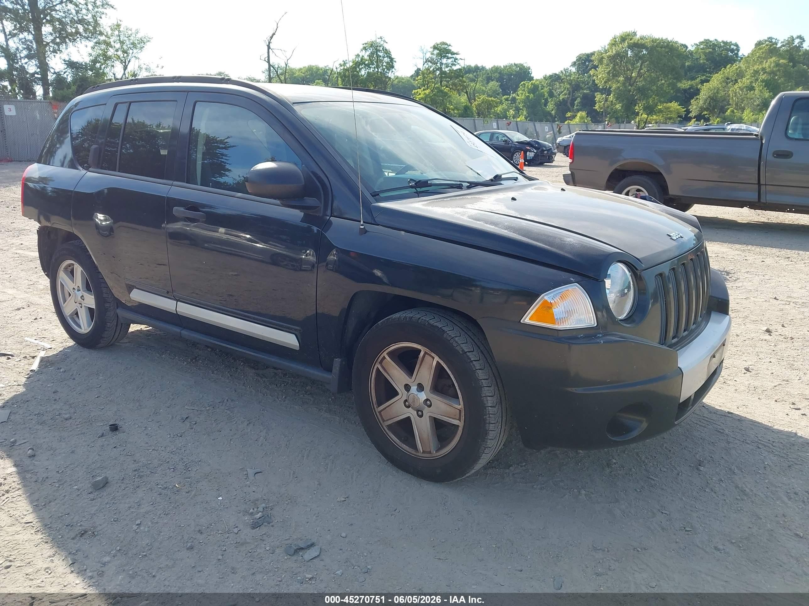 2008 Jeep Compass Sport, VIN 1J8FT47W58D602151 — Зад