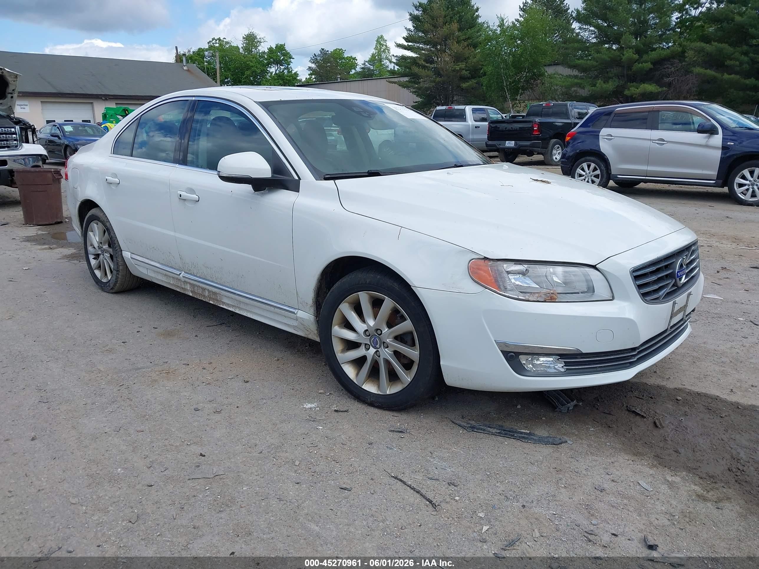 2015 Volvo S80 T5 Drive-E, VIN YV140MAK8F1186635 — Normal wear