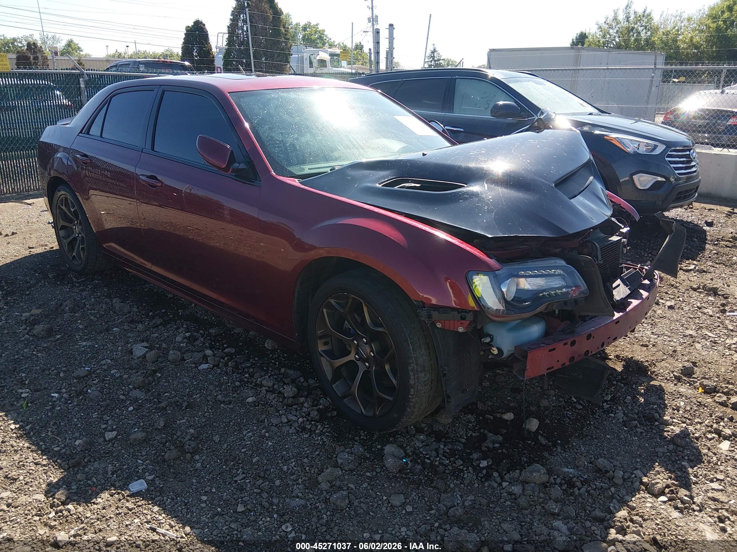 2020 Chrysler 300 S, VIN 2C3CCABG9LH142615 — Перед