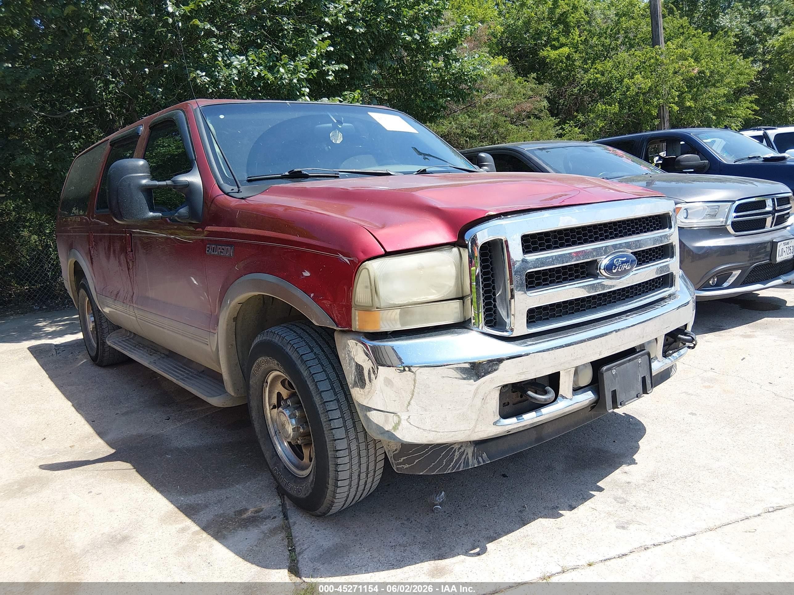 2001 Ford Excursion Limited, VIN 1FMNU42F71EB99163 — Front end