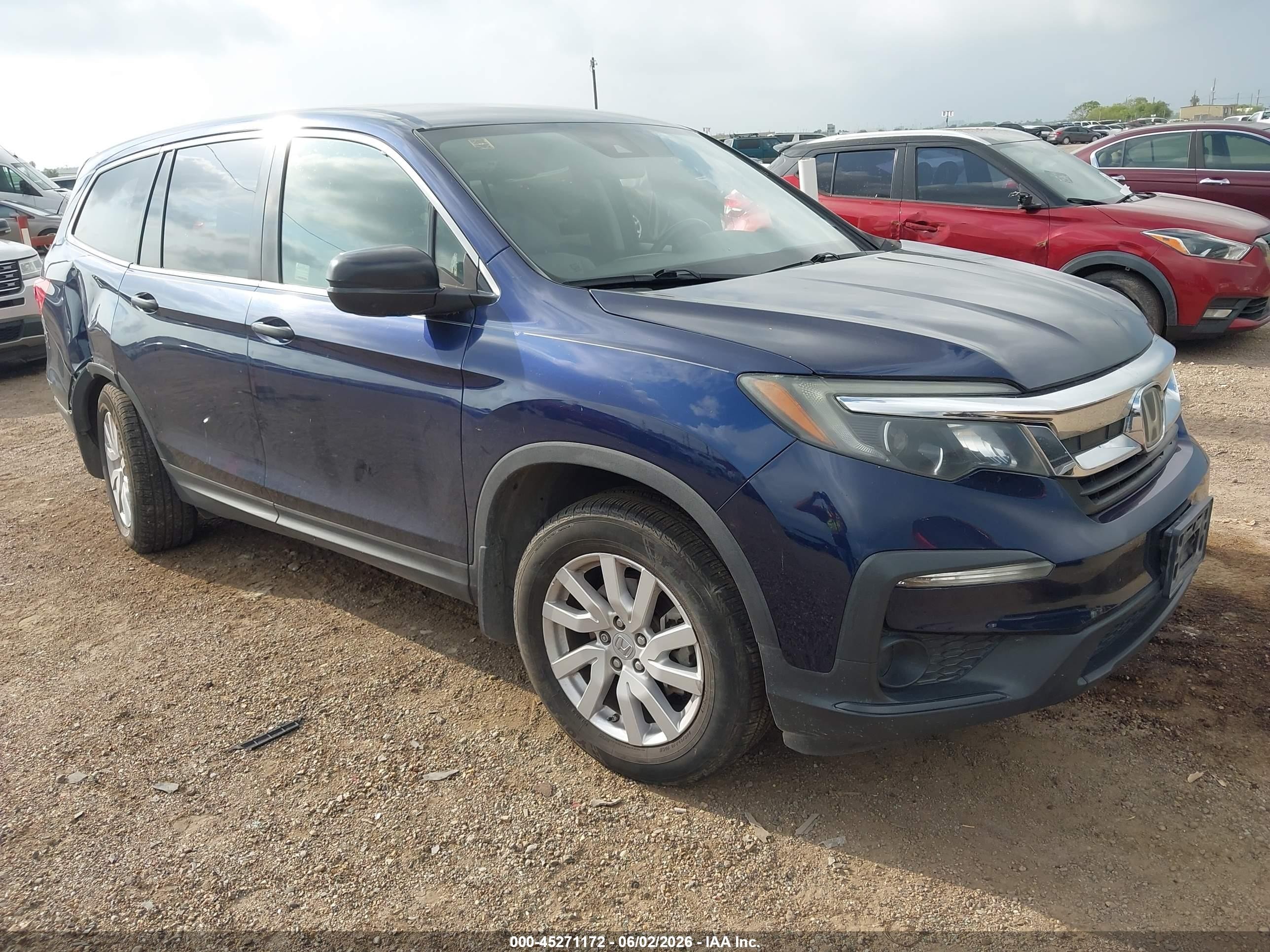 2019 Honda Pilot LX, VIN 5FNYF5H19KB044479 — Side