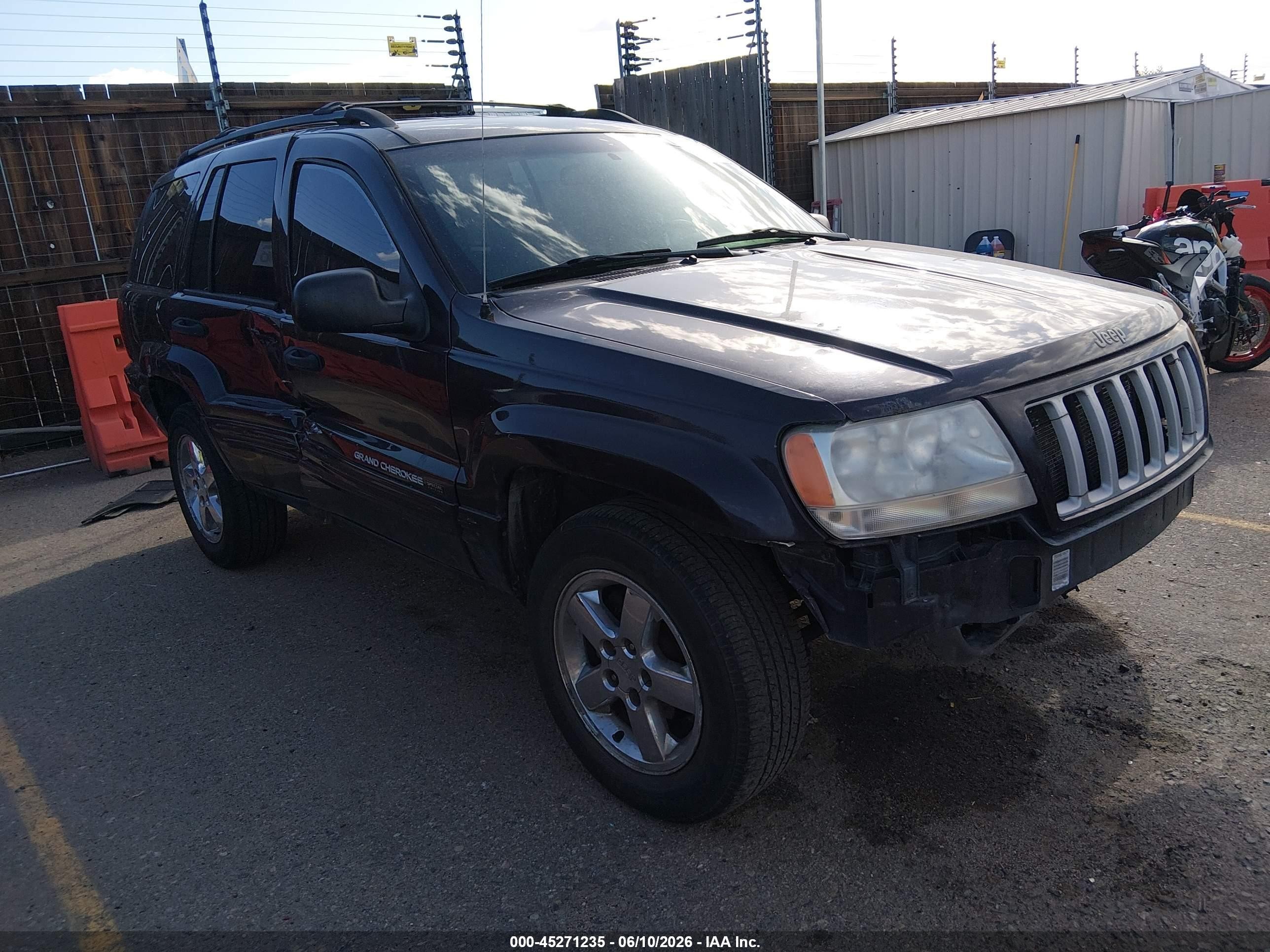 2004 Jeep Grand Cherokee Laredo, VIN 1J4GW48NX4C237095 — Бок