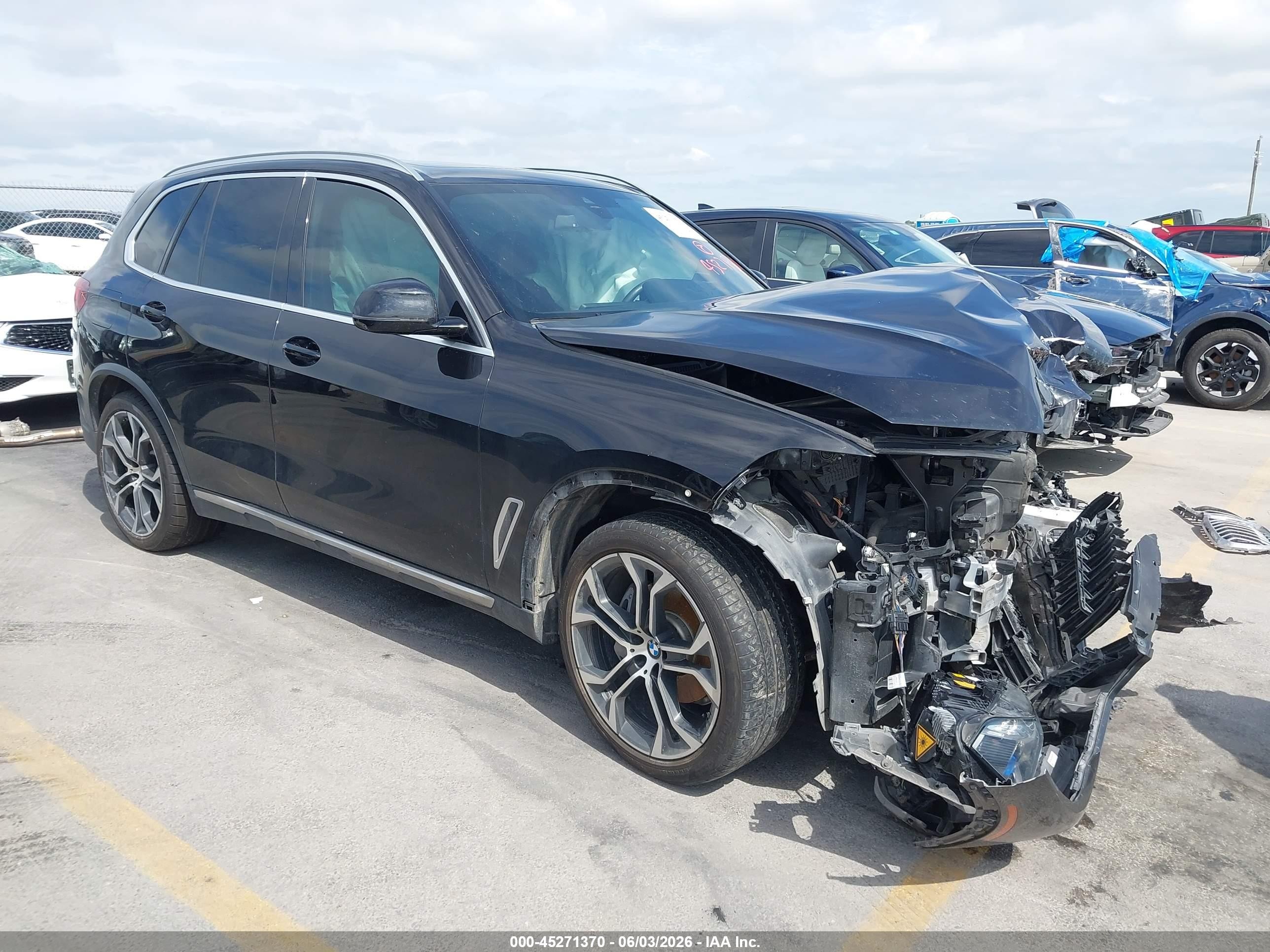 2020 BMW X5 sDrive40i, VIN 5UXCR4C03L9C54678 — Перед