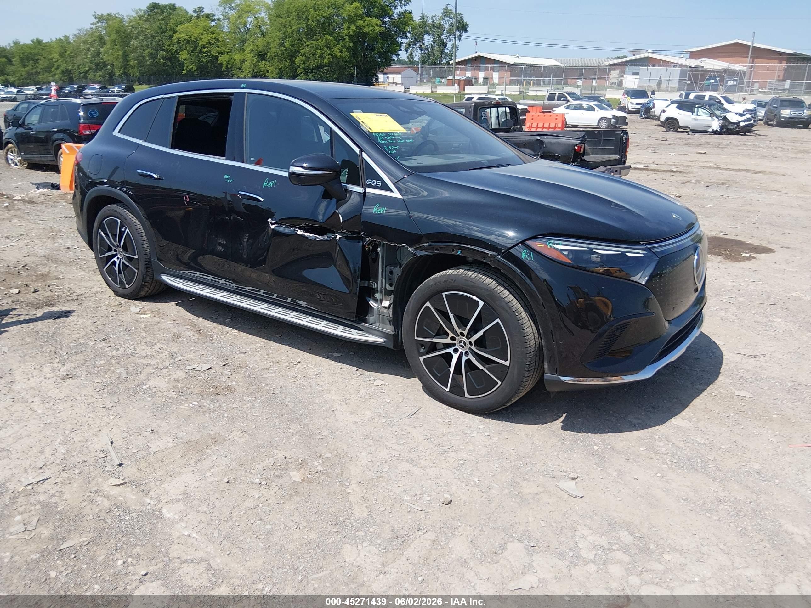2023 Mercedes-Benz EQS 450+, VIN 4JGDM2DB4PA028509 — Front end