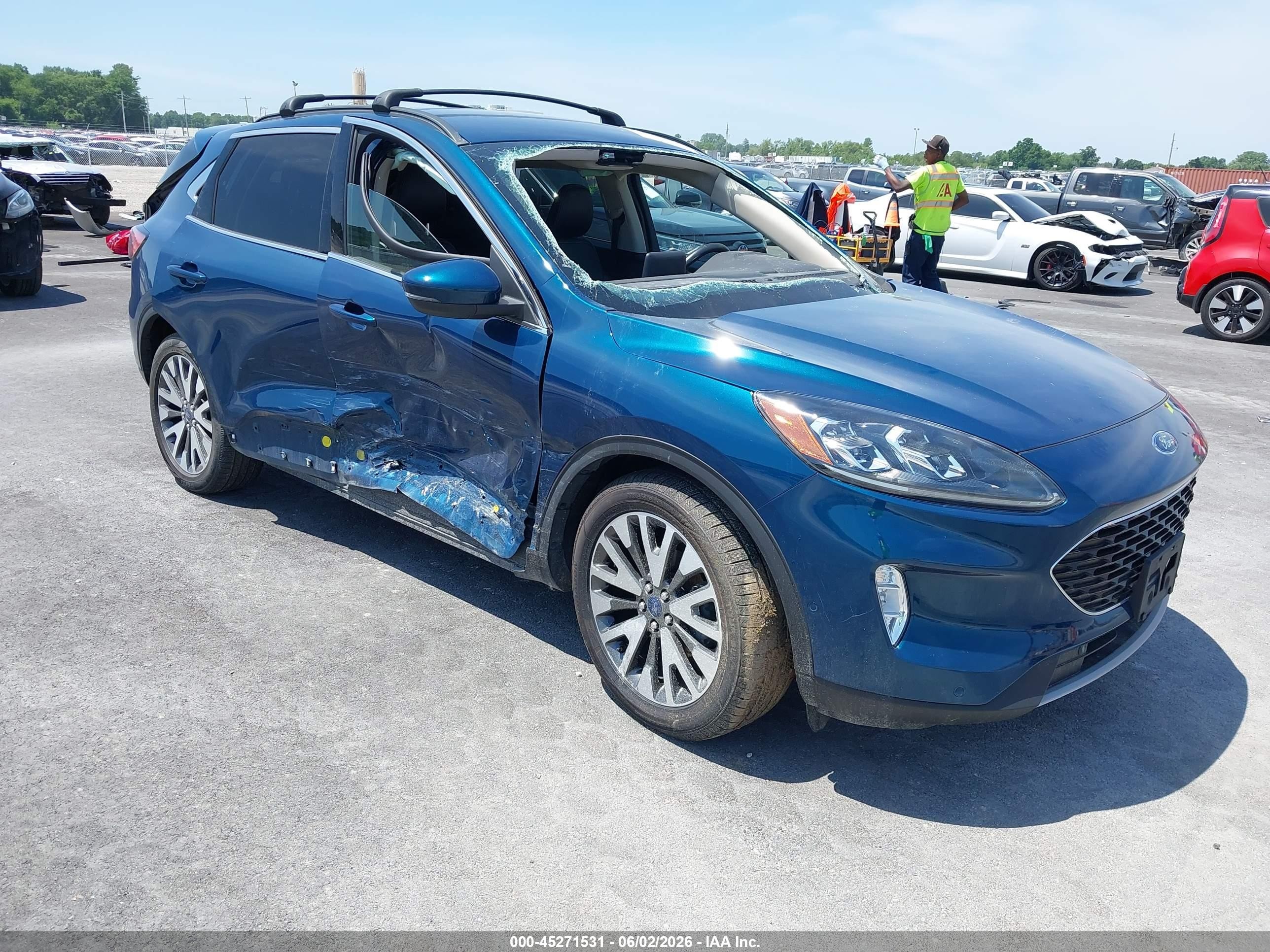 2020 Ford Escape Titanium Hybrid, VIN 1FMCU0DZ6LUA76664 — Side