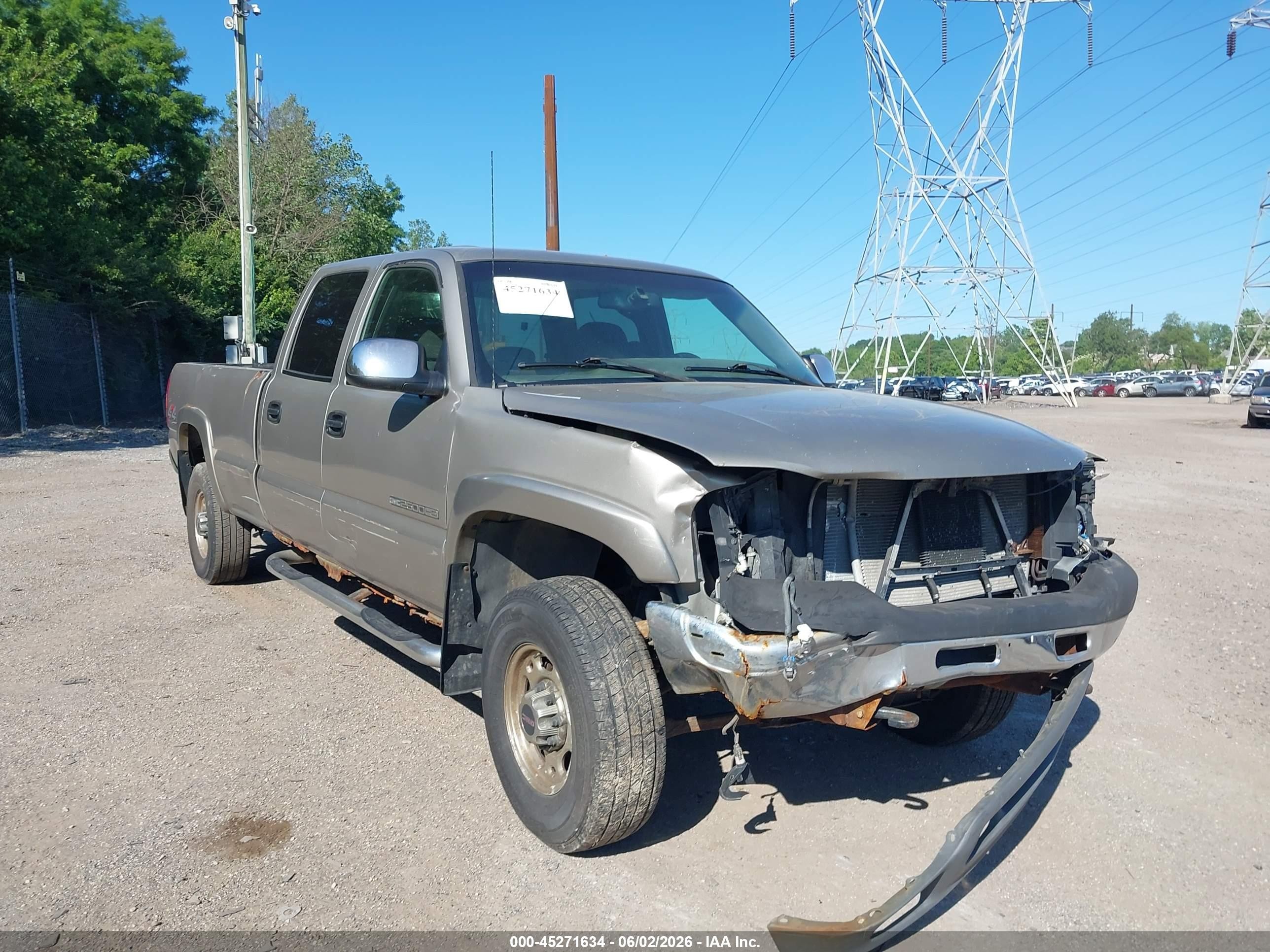 2002 GMC Sierra 2500HD, VIN 1GTHK23U92F136490 — Front end