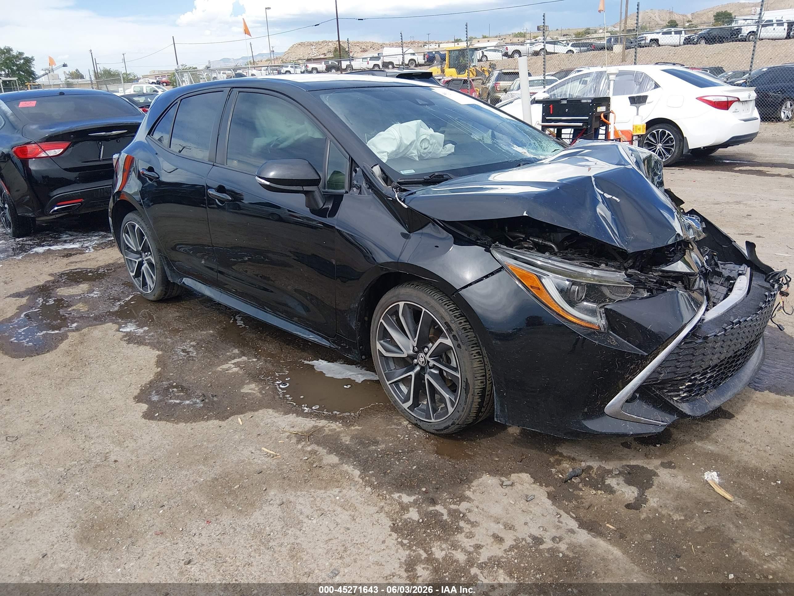 2021 Toyota Corolla XSE, VIN JTNA4MBE0M3136301 — Front end
