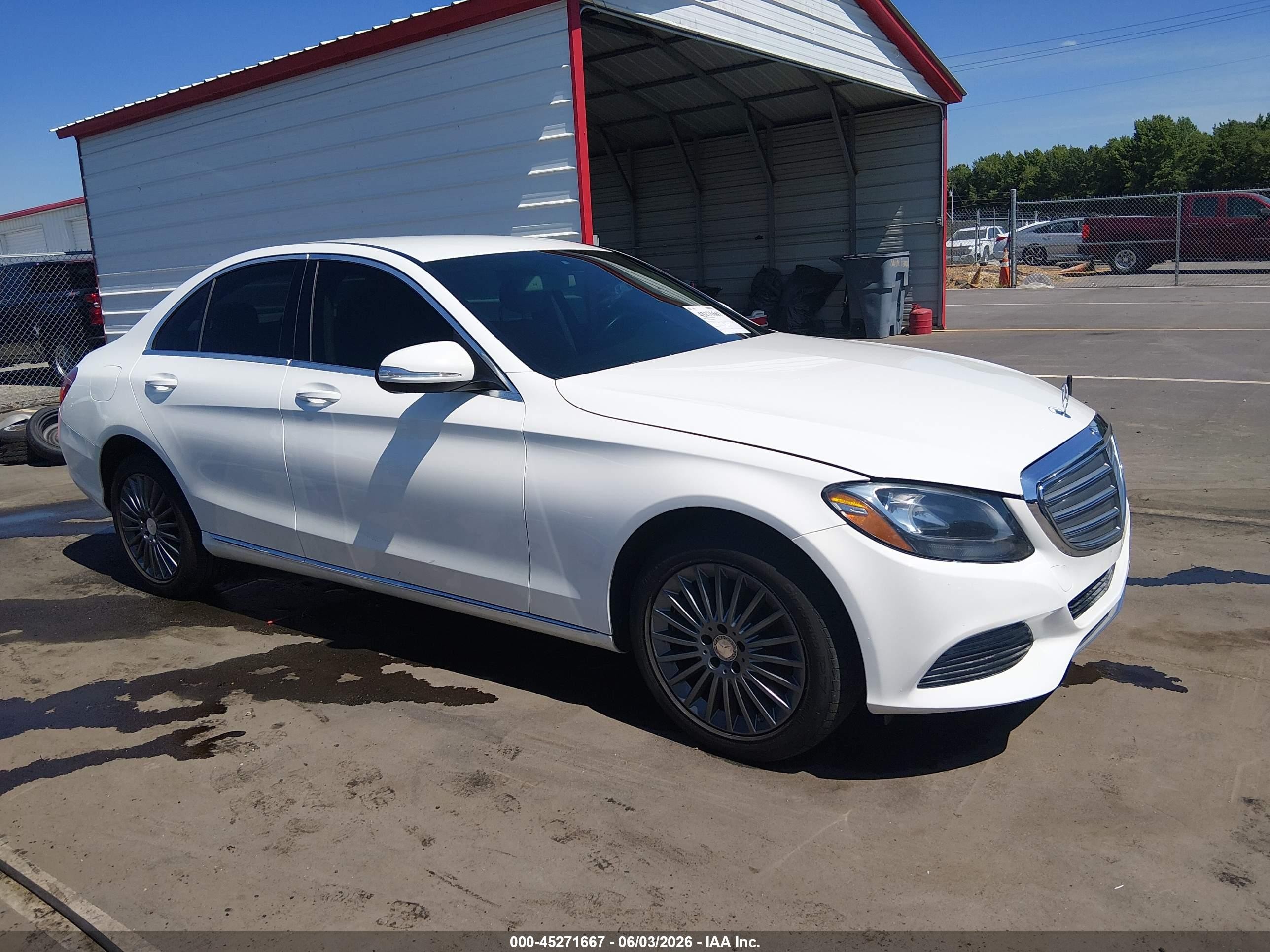 2015 Mercedes-Benz C 300 Sport, VIN 55SWF4KB0FU015170 — Front end