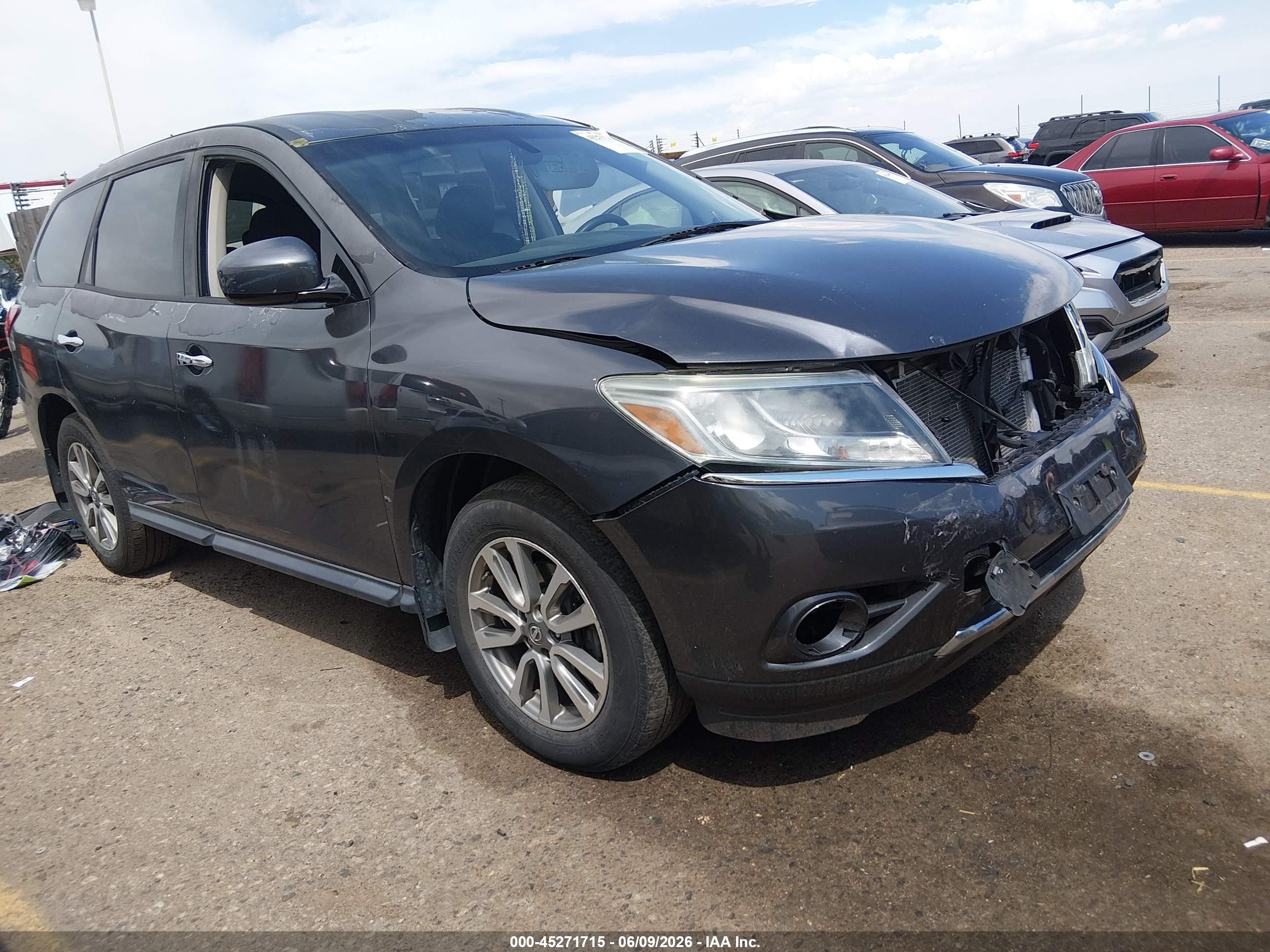 2013 Nissan Pathfinder SV, VIN 5N1AR2MM1DC641404 — Front end
