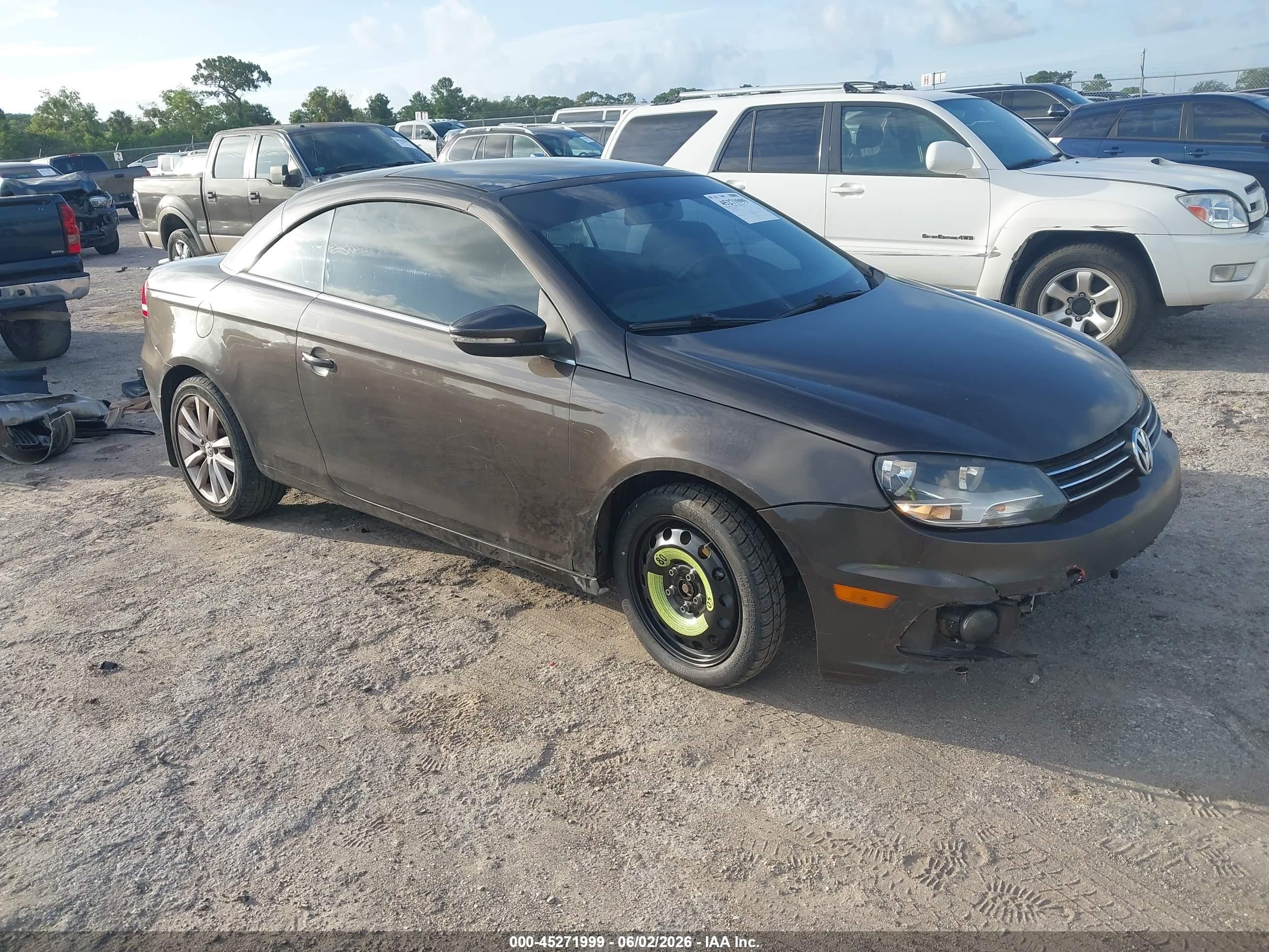 2012 Volkswagen Eos Komfort, VIN WVWBW7AH8CV020072 — Front end