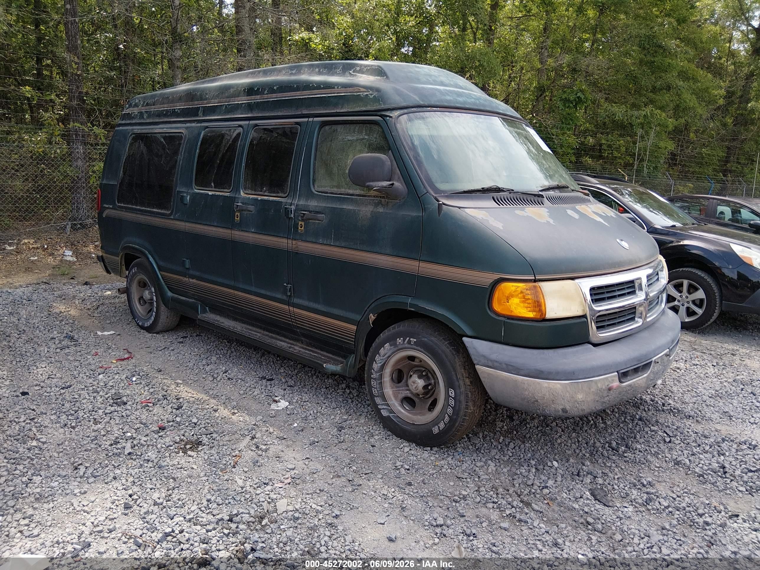 1999 Dodge Cargo, VIN 2B6HB11Y4XK582494 — Normal wear