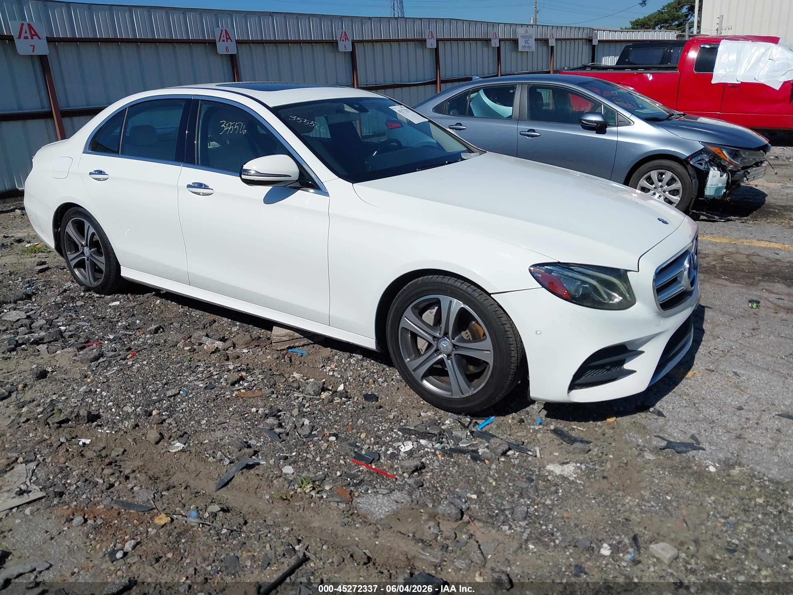2017 Mercedes-Benz E 300 Luxury, VIN WDDZF4JB1HA098187 — Rear end