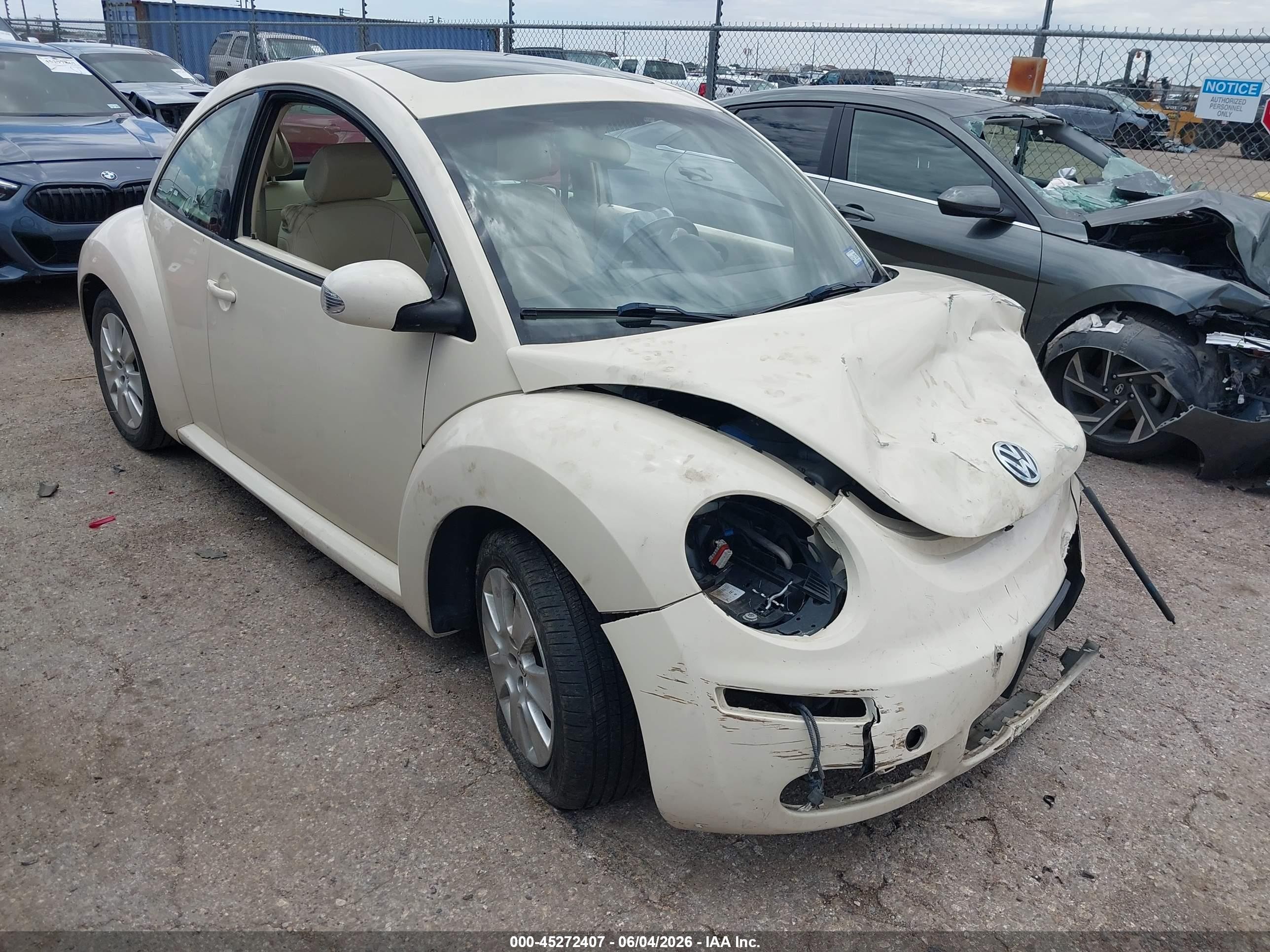 2010 Volkswagen Beetle, VIN 3VWRG3AG9AM034174 — Перед
