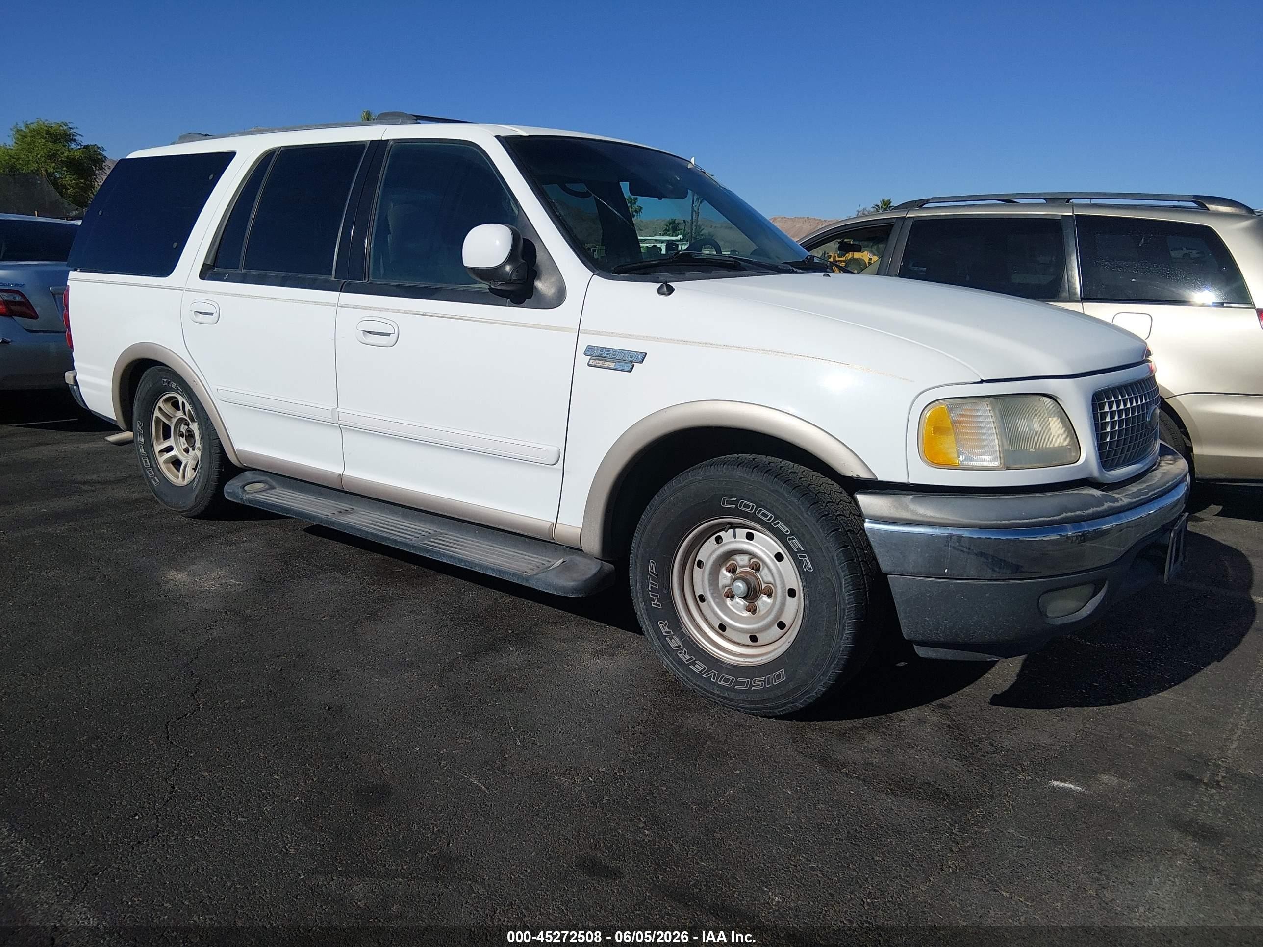 1999 Ford Expedition XLT, VIN 1FMRU17L5XLA70454 — Normal wear