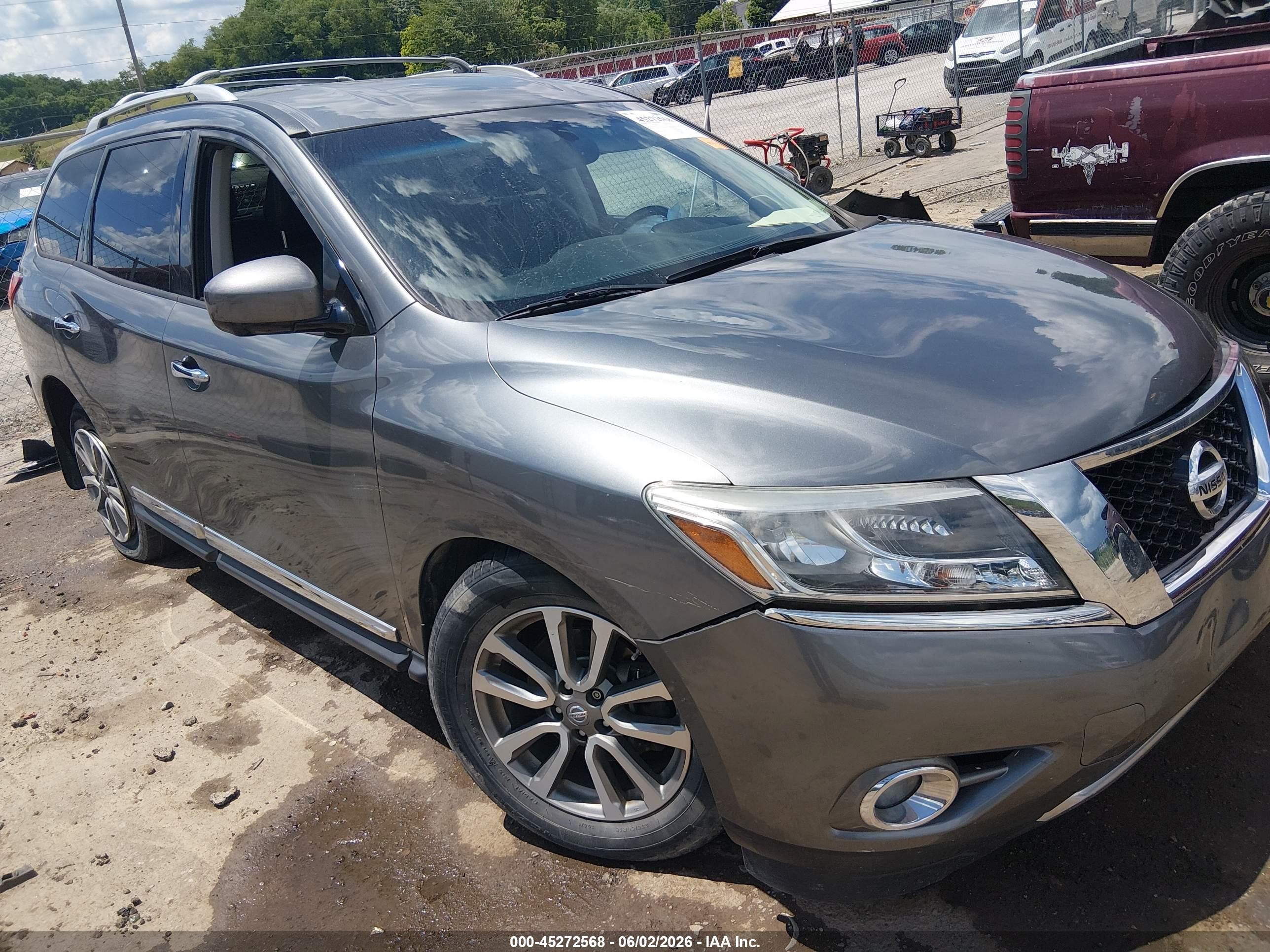 2015 Nissan Pathfinder Platinum, VIN 5N1AR2MM8FC714531 — Front end