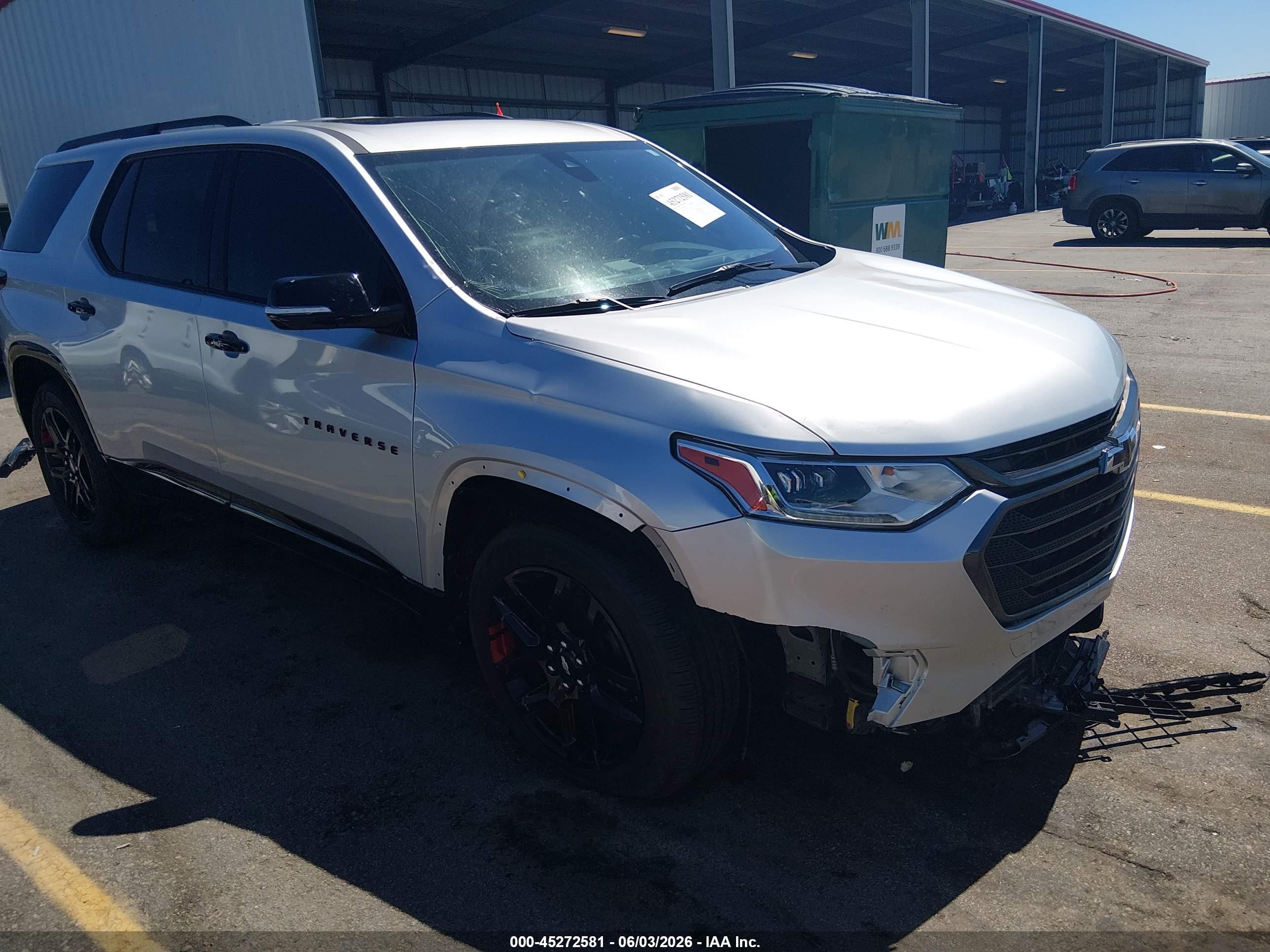 2018 Chevrolet Traverse Premier, VIN 1GNEVJKW5JJ196308 — Front end