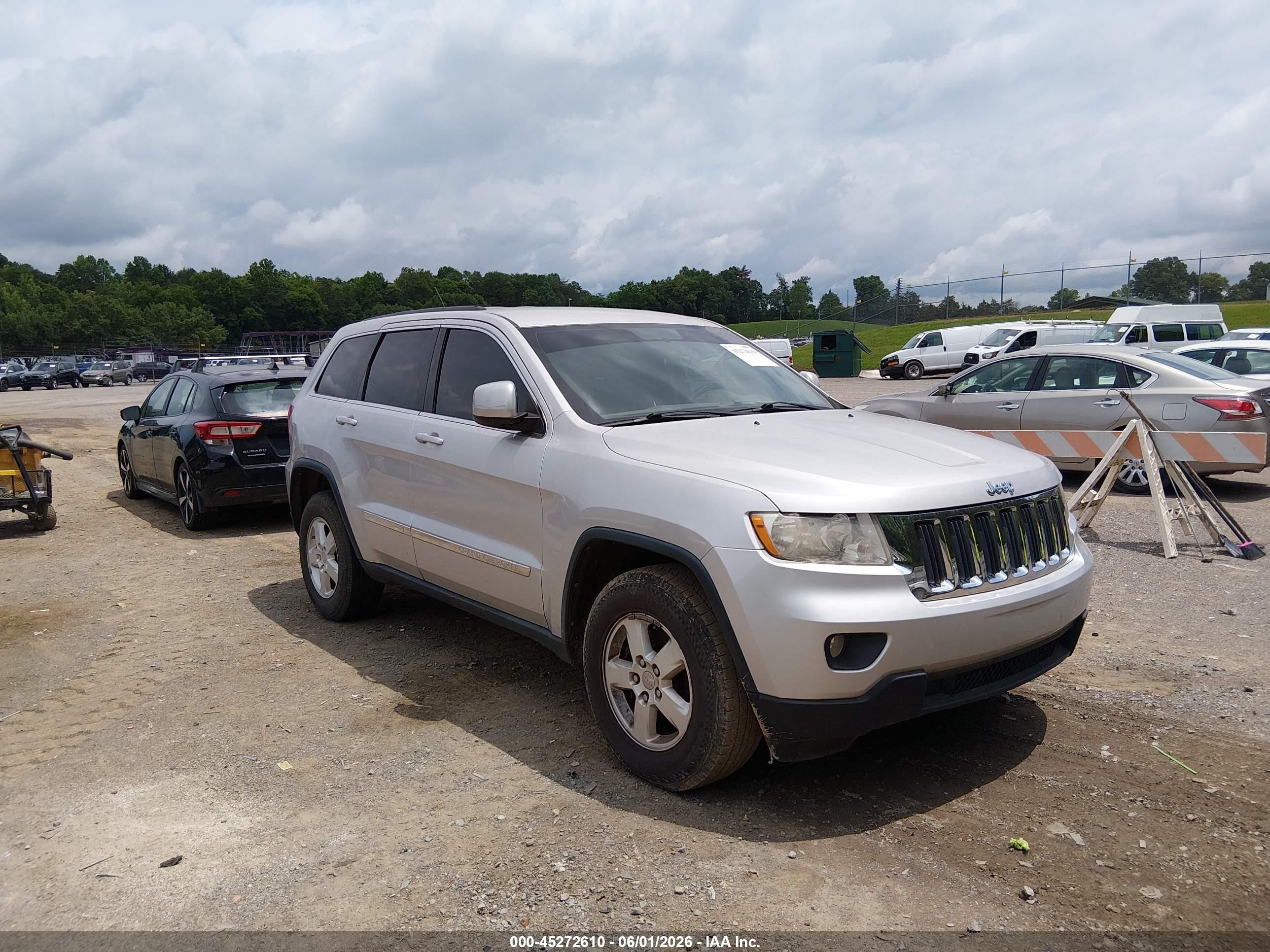 2013 Jeep Grand Cherokee Laredo, VIN 1C4RJEAG2DC533713 — Normal wear