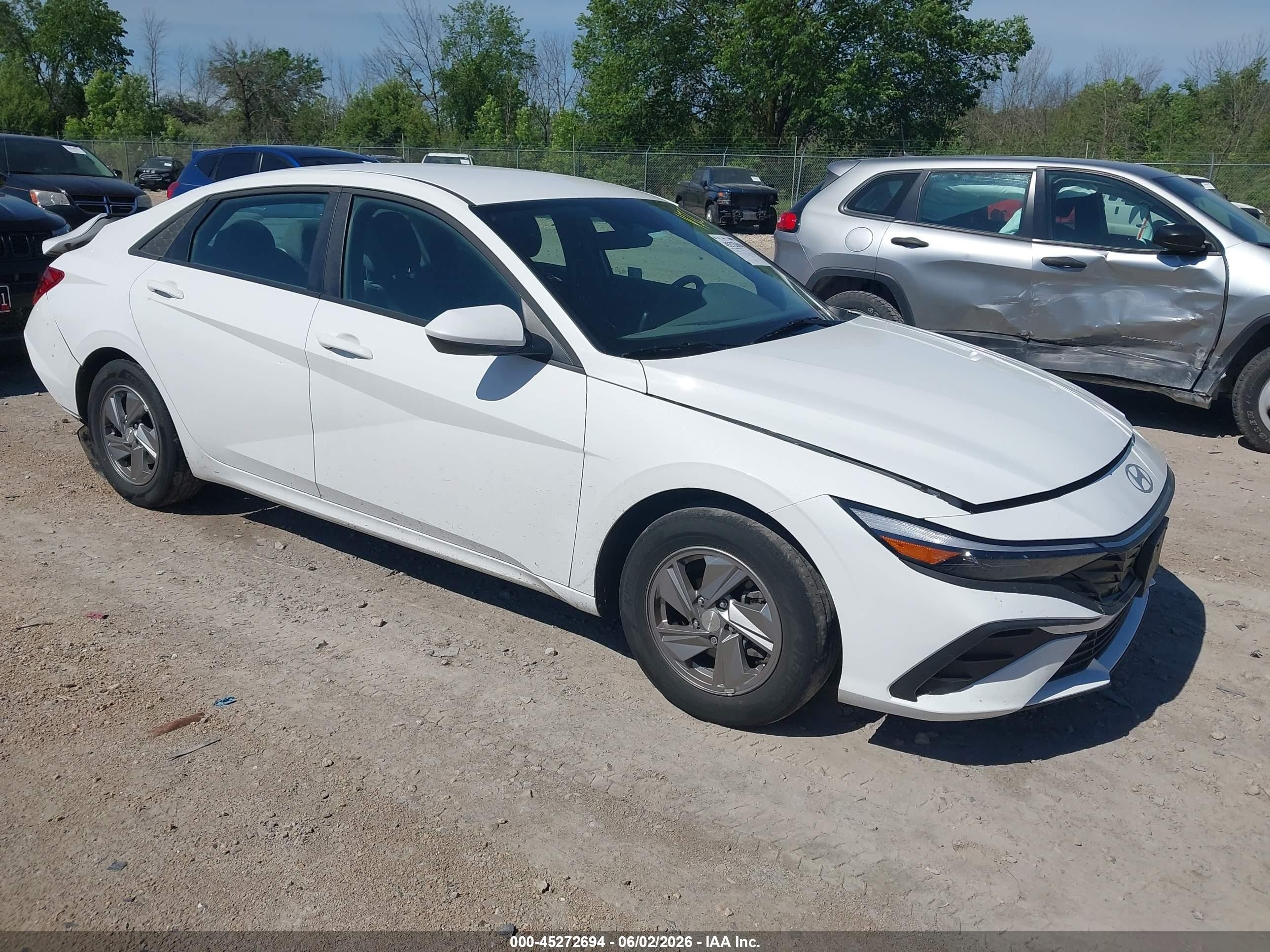 2025 Hyundai Elantra SE, VIN KMHLL4DG7SU958062 — Rear end