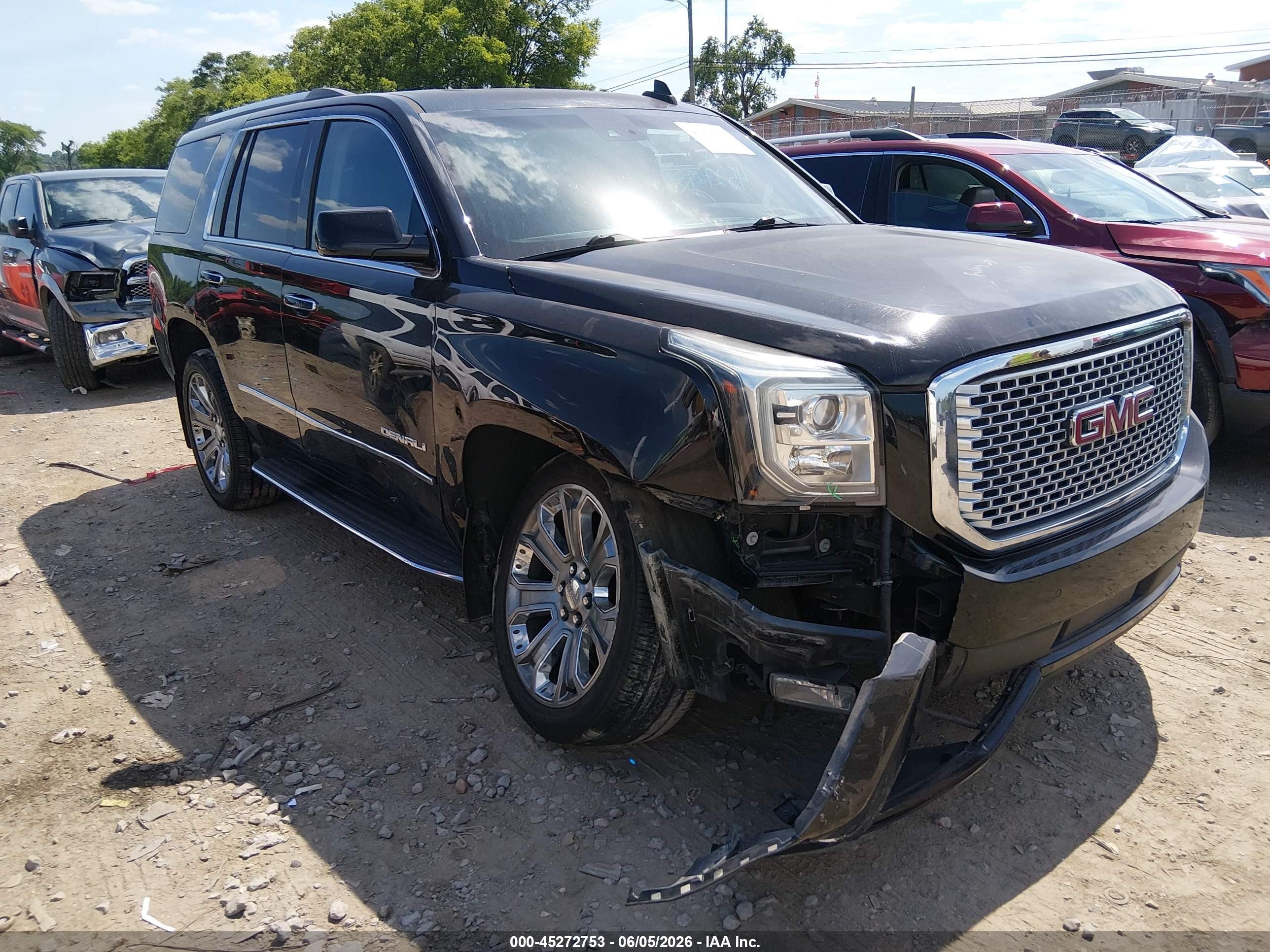 2017 GMC Yukon Denali, VIN 1GKS2CKJ6HR285910 — Front end