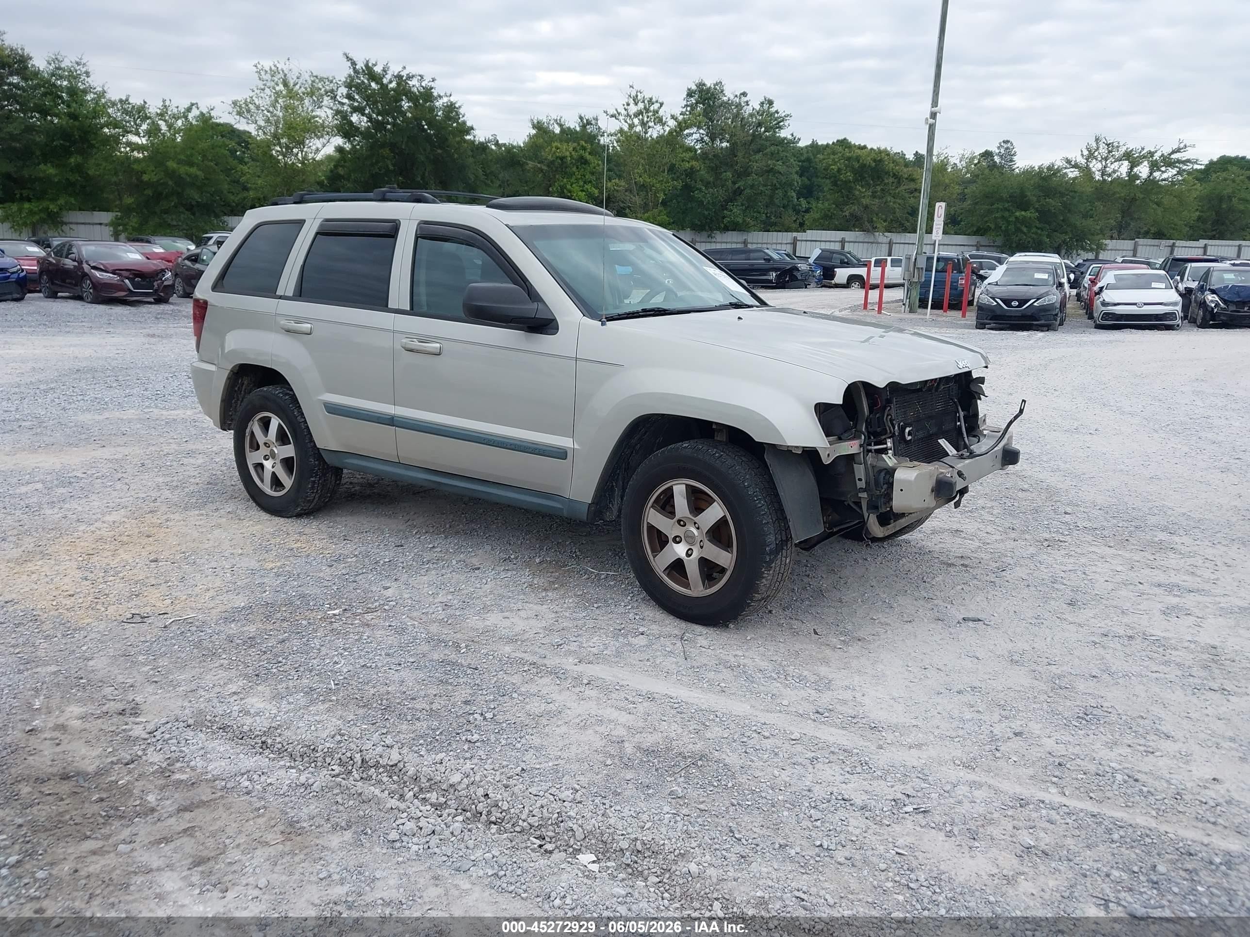 2008 Jeep Grand Cherokee Laredo, VIN 1J8GS48KX8C212235 — Front end