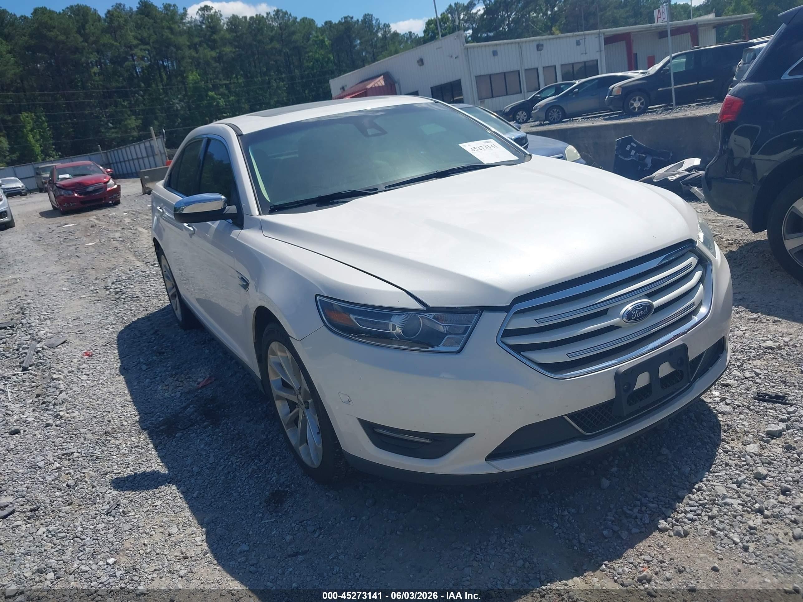 2017 Ford Taurus Limited, VIN 1FAHP2F8XHG110313 — Зад