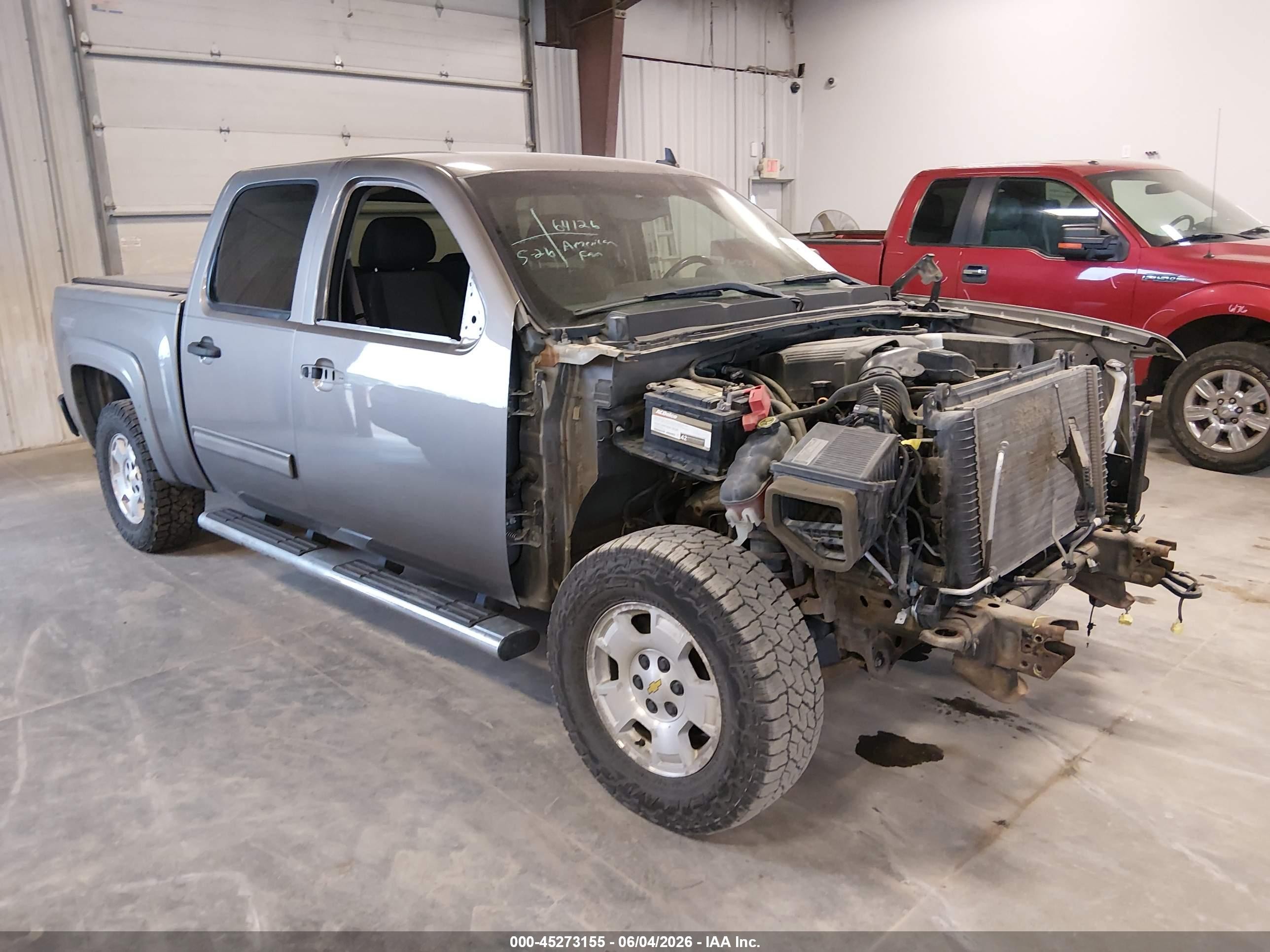 2013 Chevrolet Silverado 1500 LT, VIN 3GCPKSE77DG278745 — Front end