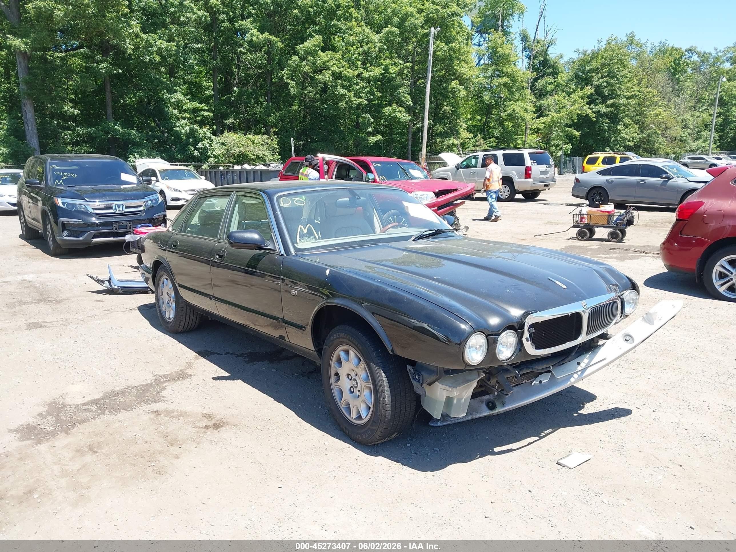 2001 Jaguar XJ, VIN SAJDA14C11LF25209 — Перед