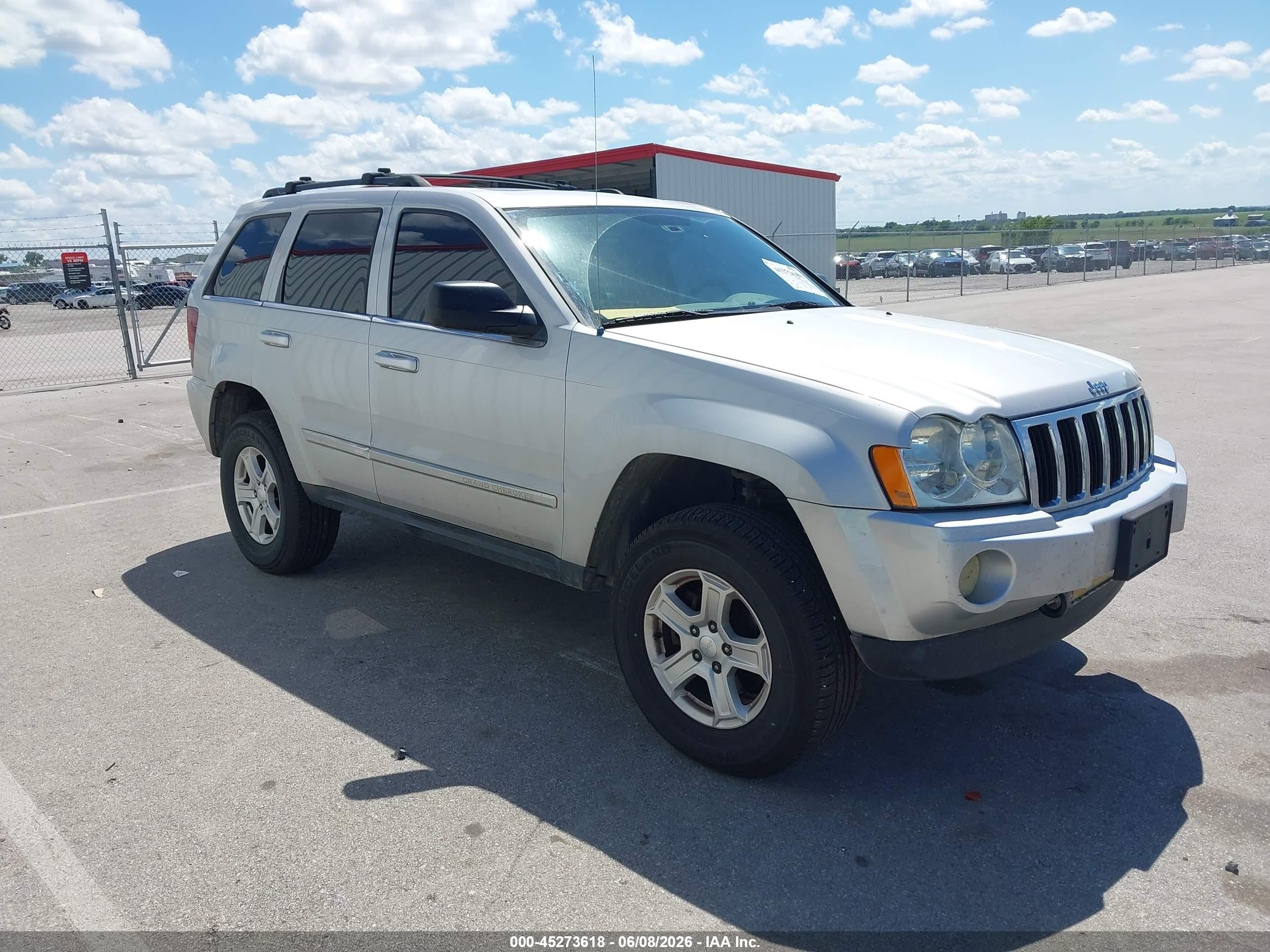 2005 Jeep Grand Cherokee Limited, VIN 1J4HR58235C729380 — Side